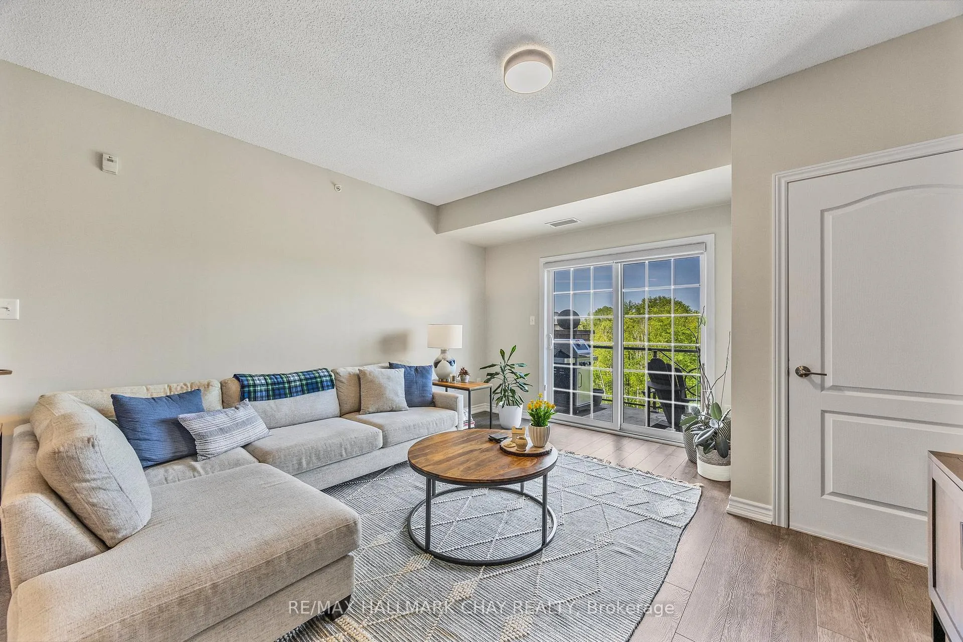 Photo 8 of Unit 407, 40 Ferndale Drive S, Barrie, Ardagh — HOMEH