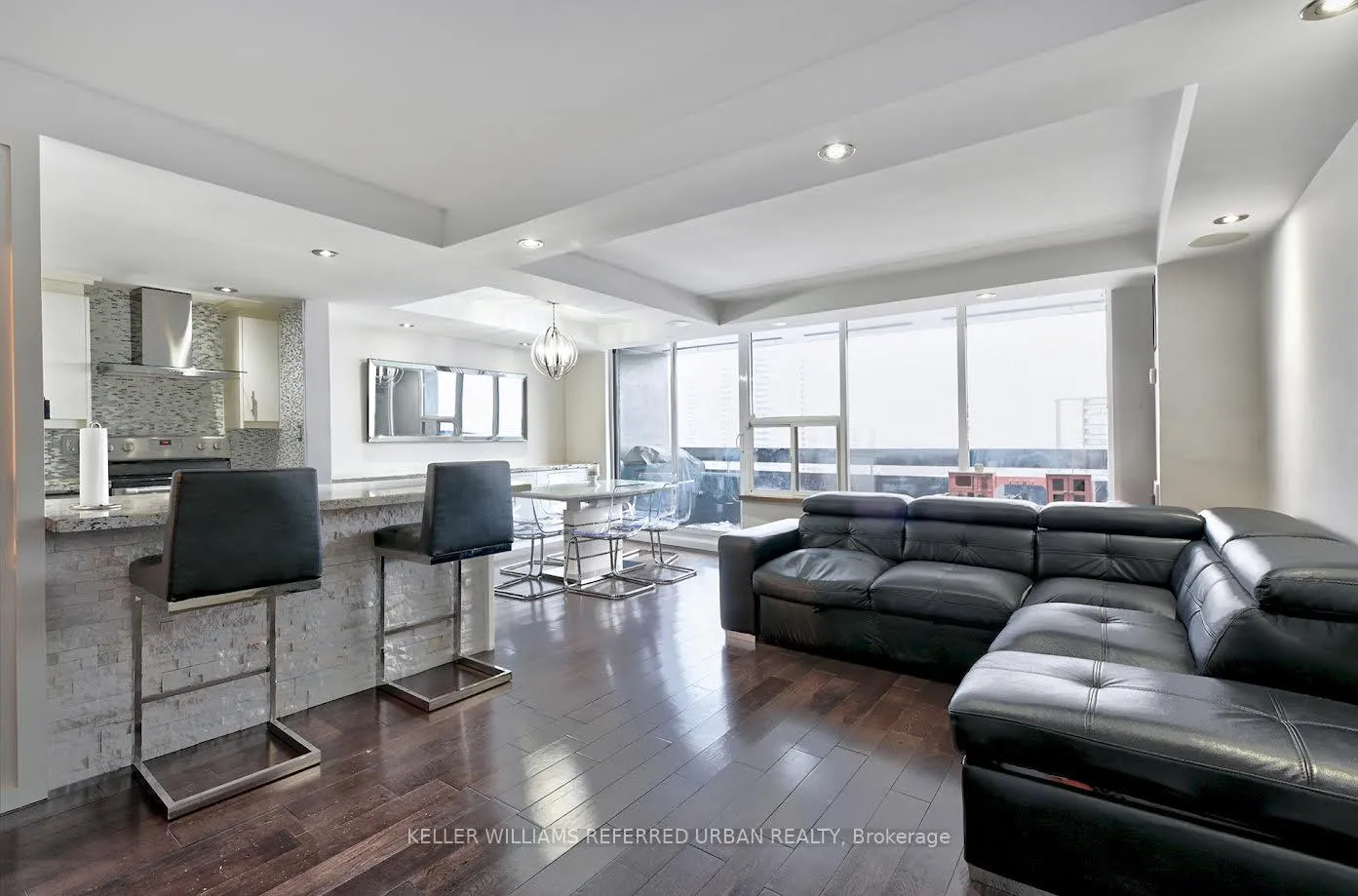Photo 4 of Unit 1411, 11 Wincott Drive, Etobicoke, Kingsview Village-The Westway — HOMEH
