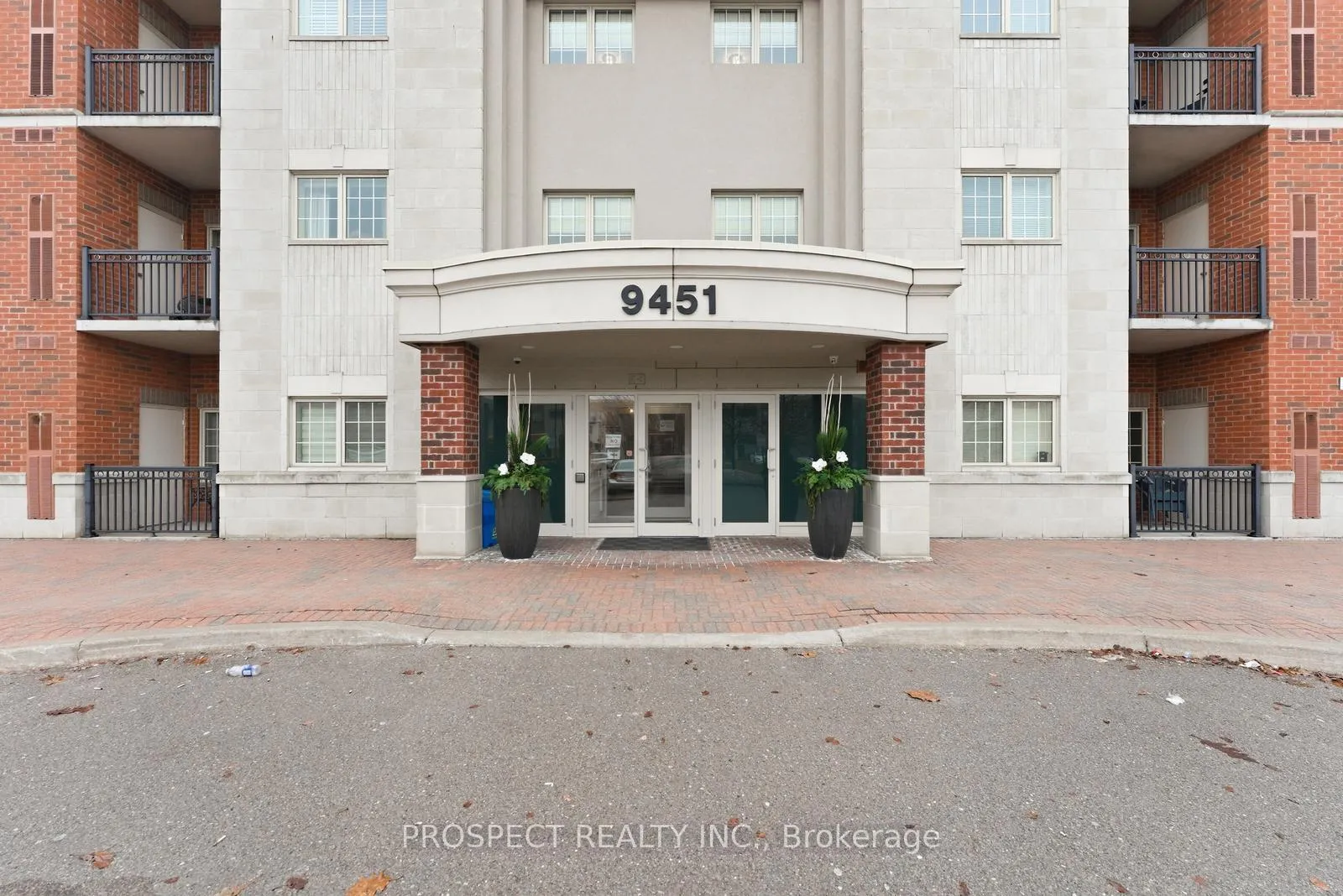 Photo 1 of Unit 208, 9451 Jane Street, Vaughan, Maple — HOMEH
