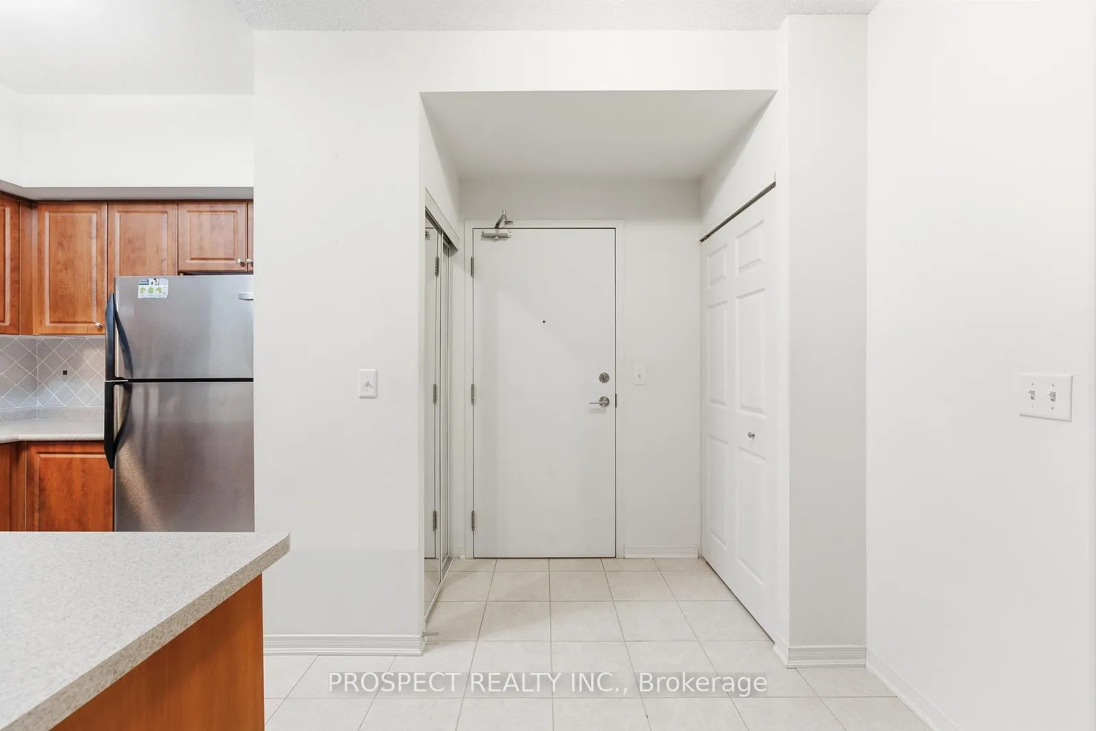 Photo 2 of Unit 208, 9451 Jane Street, Vaughan, Maple — HOMEH