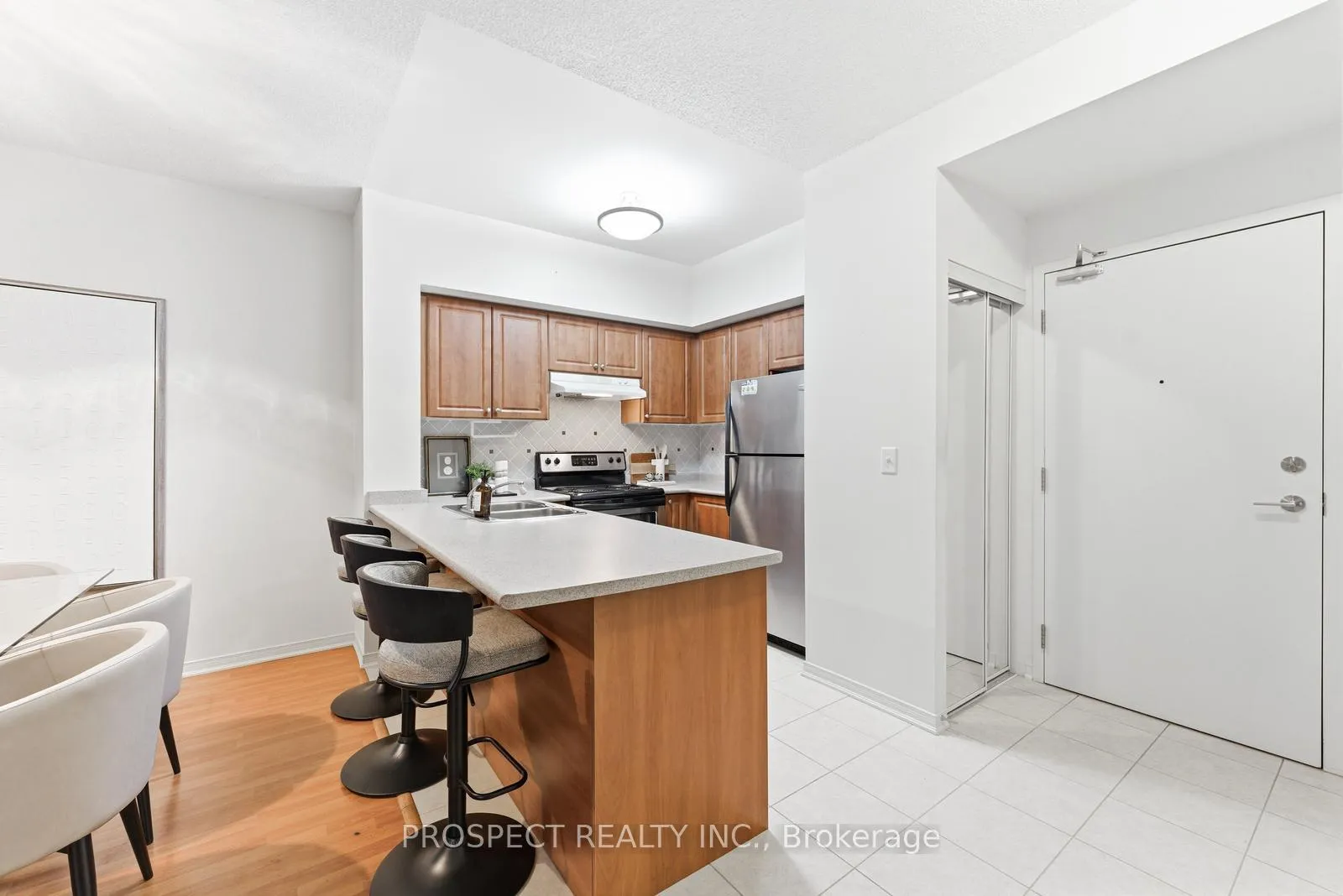 Photo 4 of Unit 208, 9451 Jane Street, Vaughan, Maple — HOMEH