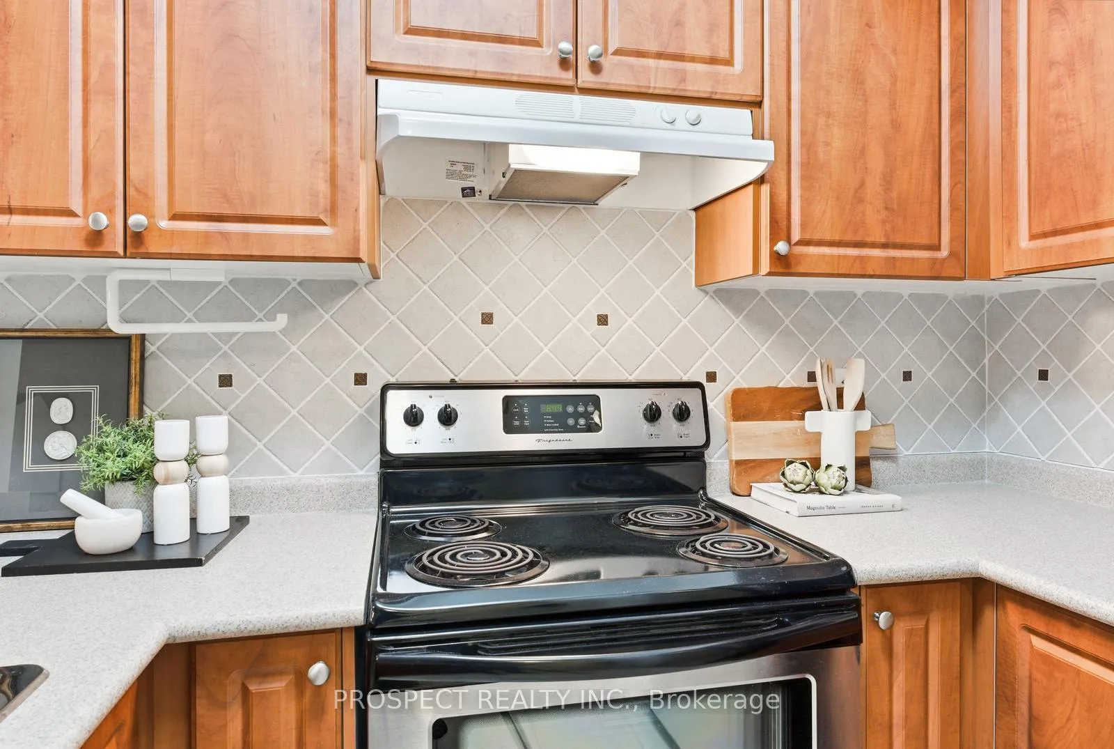 Photo 7 of Unit 208, 9451 Jane Street, Vaughan, Maple — HOMEH