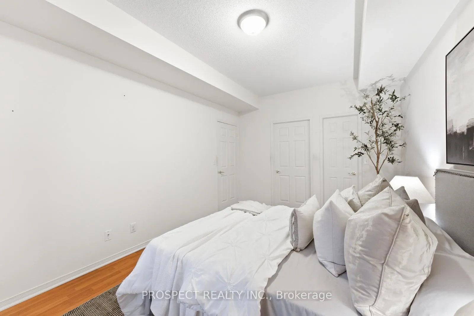 Photo 17 of Unit 208, 9451 Jane Street, Vaughan, Maple — HOMEH