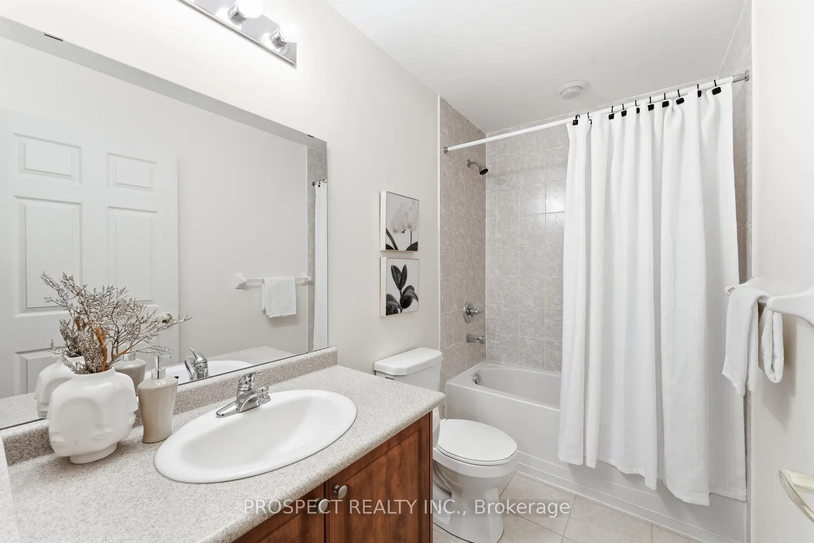 Photo 18 of Unit 208, 9451 Jane Street, Vaughan, Maple — HOMEH