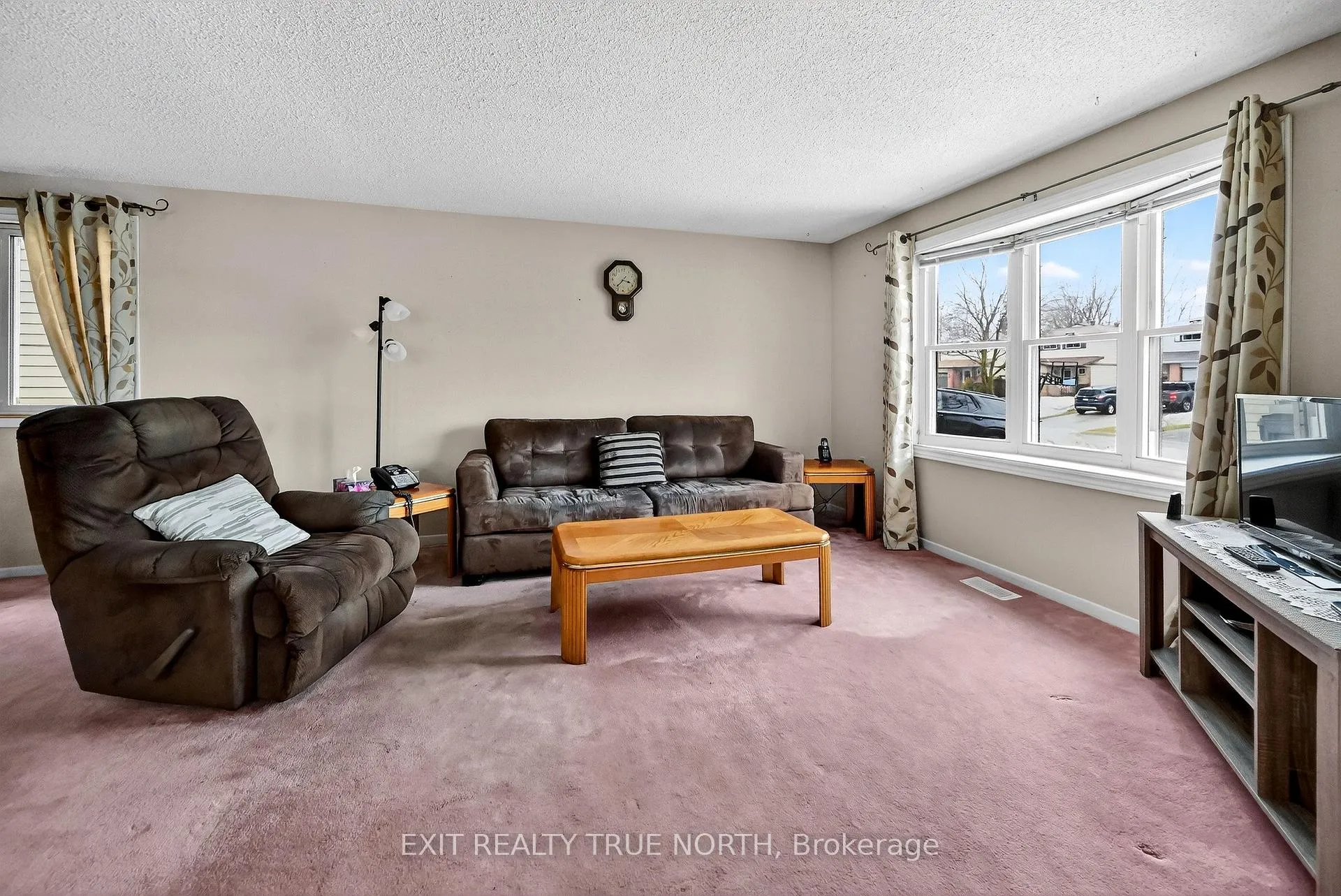 Photo 4 of 9 Sinclair Court, Barrie, Sunnidale — HOMEH