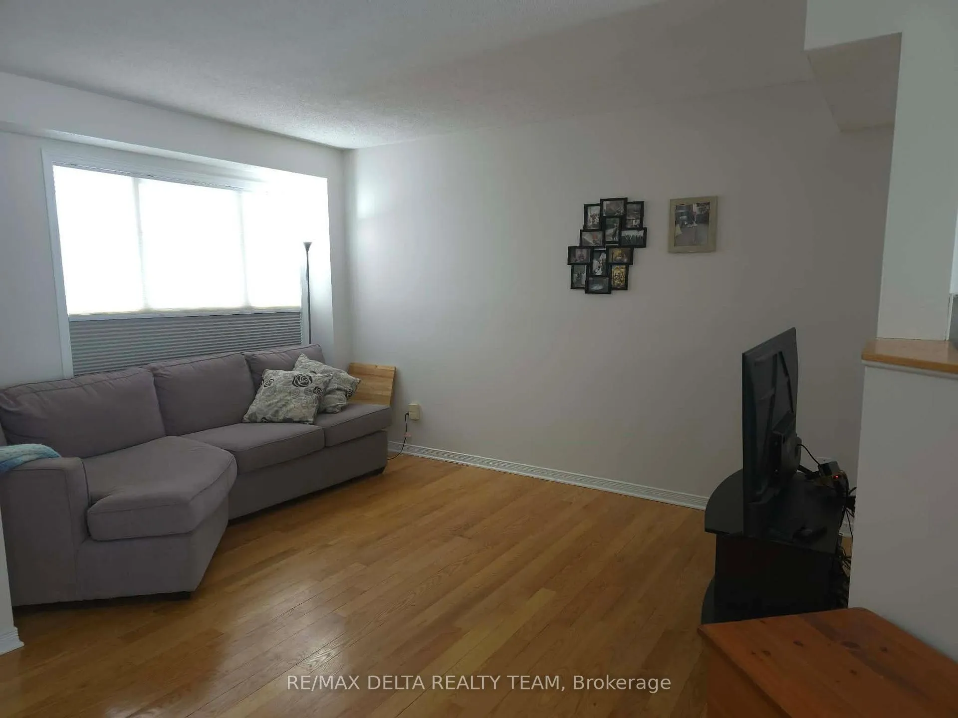 Photo 4 of 1502 Bonneville Crescent, Ottawa, Orleans/Sunridge — HOMEH