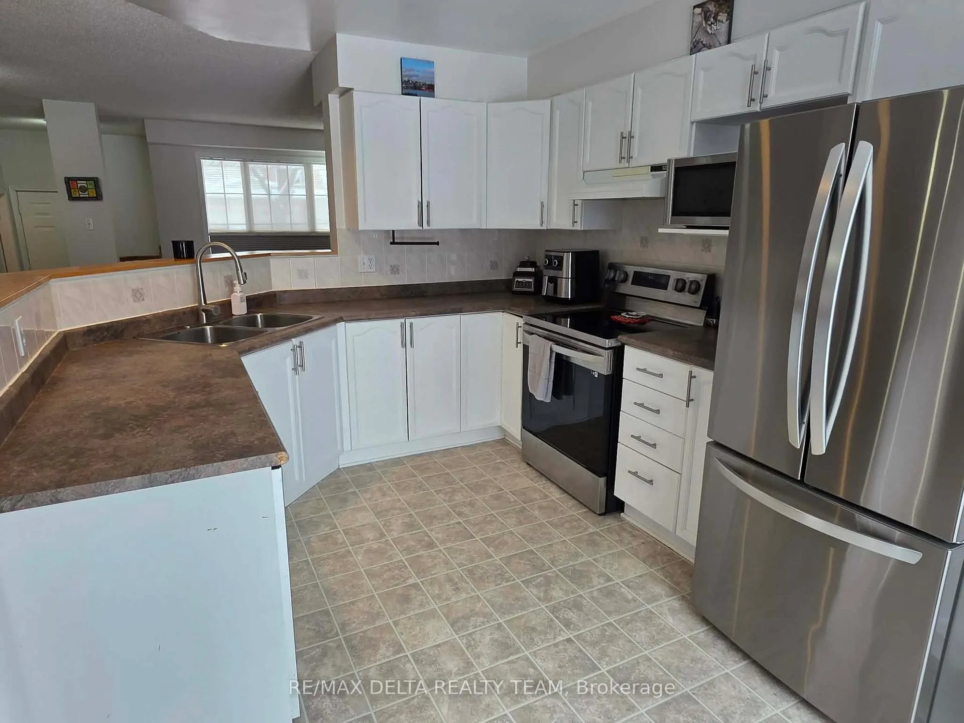 Photo 6 of 1502 Bonneville Crescent, Ottawa, Orleans/Sunridge — HOMEH