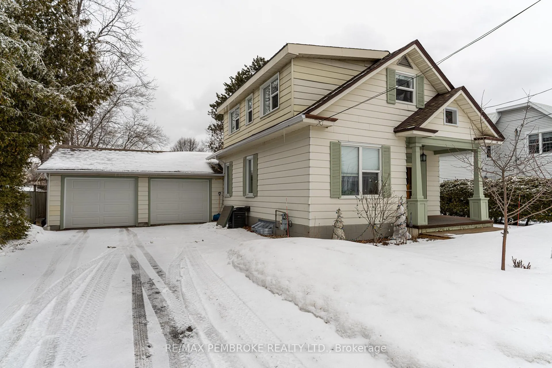 Photo 2 of 563 Perth Street, Pembroke — HOMEH