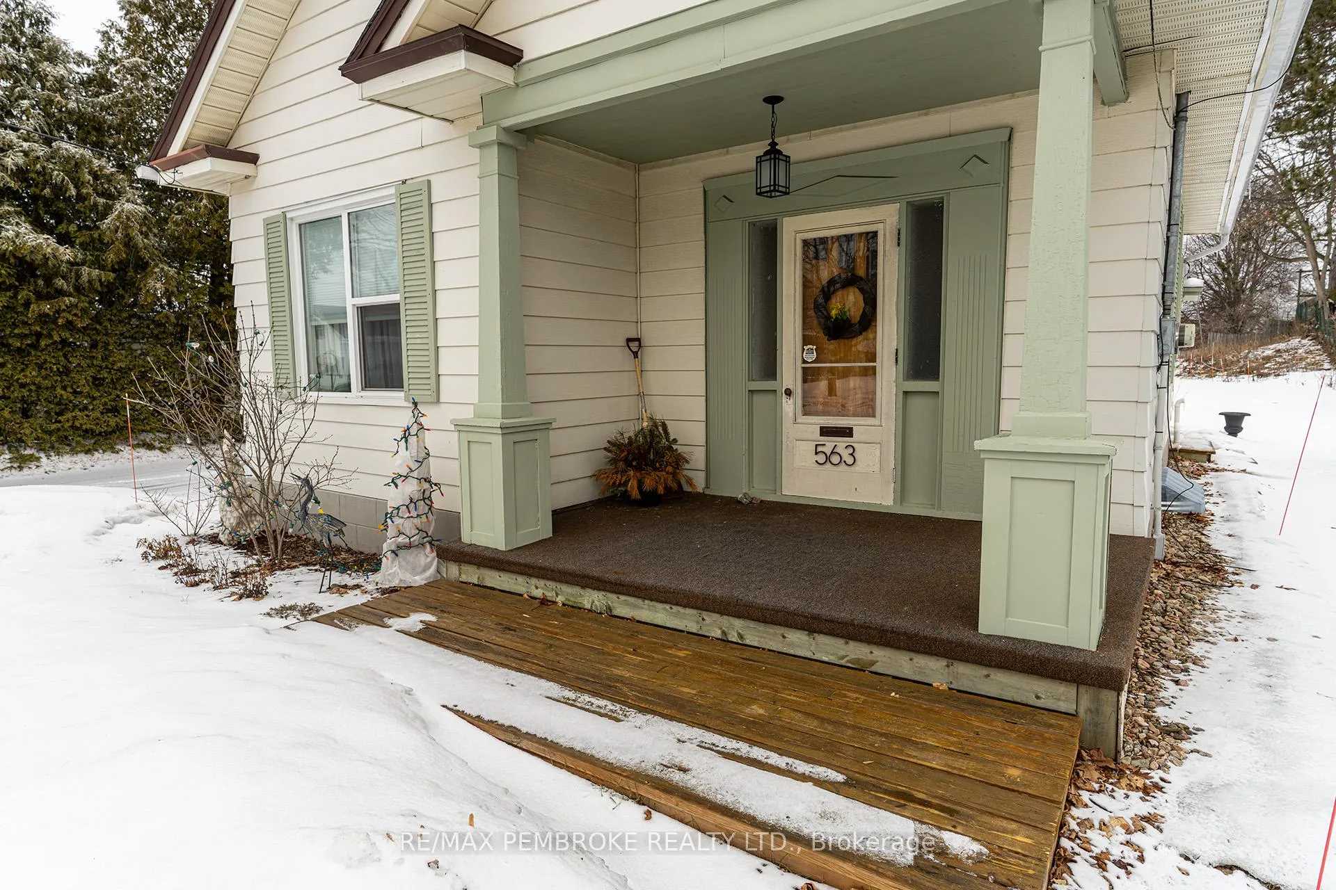 Photo 3 of 563 Perth Street, Pembroke — HOMEH