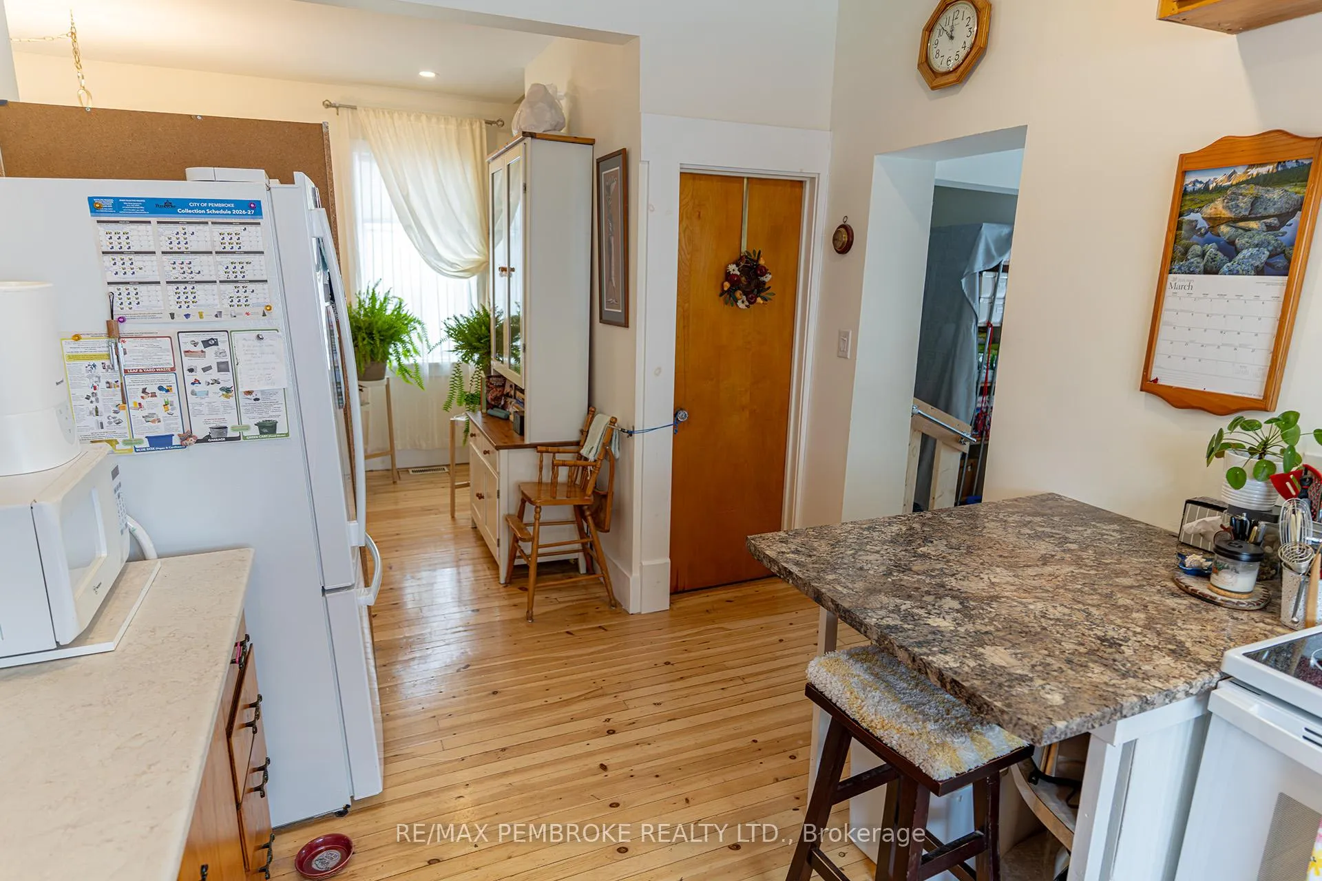 Photo 10 of 563 Perth Street, Pembroke — HOMEH