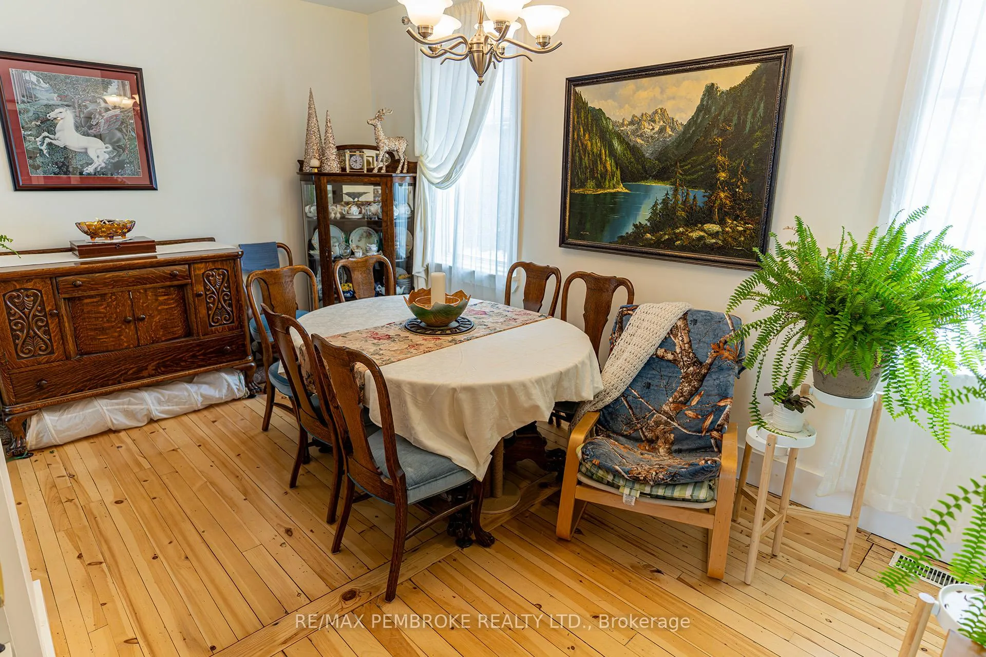 Photo 11 of 563 Perth Street, Pembroke — HOMEH