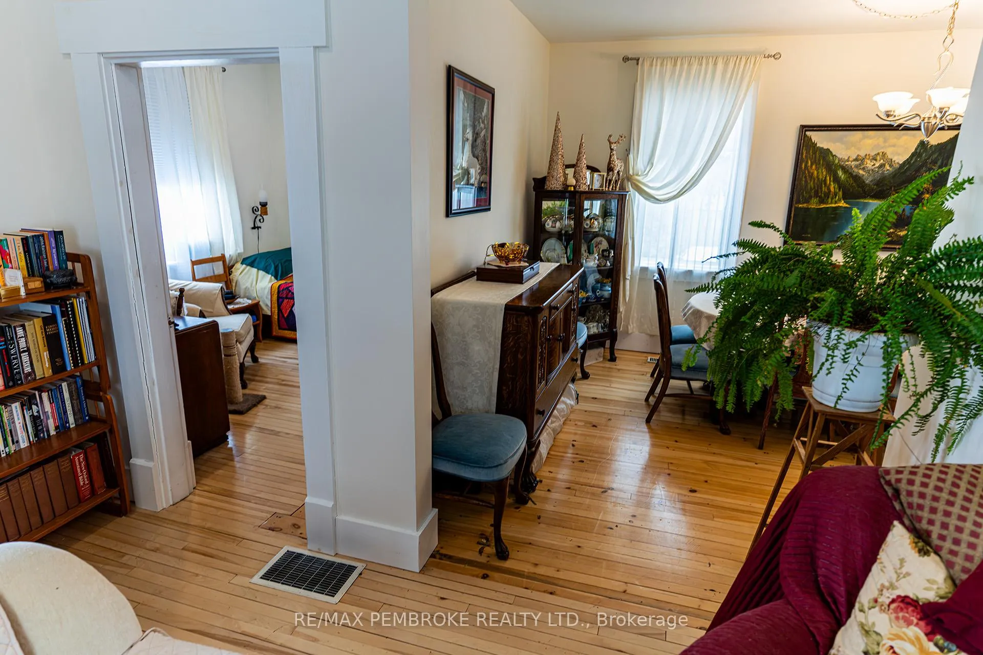 Photo 15 of 563 Perth Street, Pembroke — HOMEH