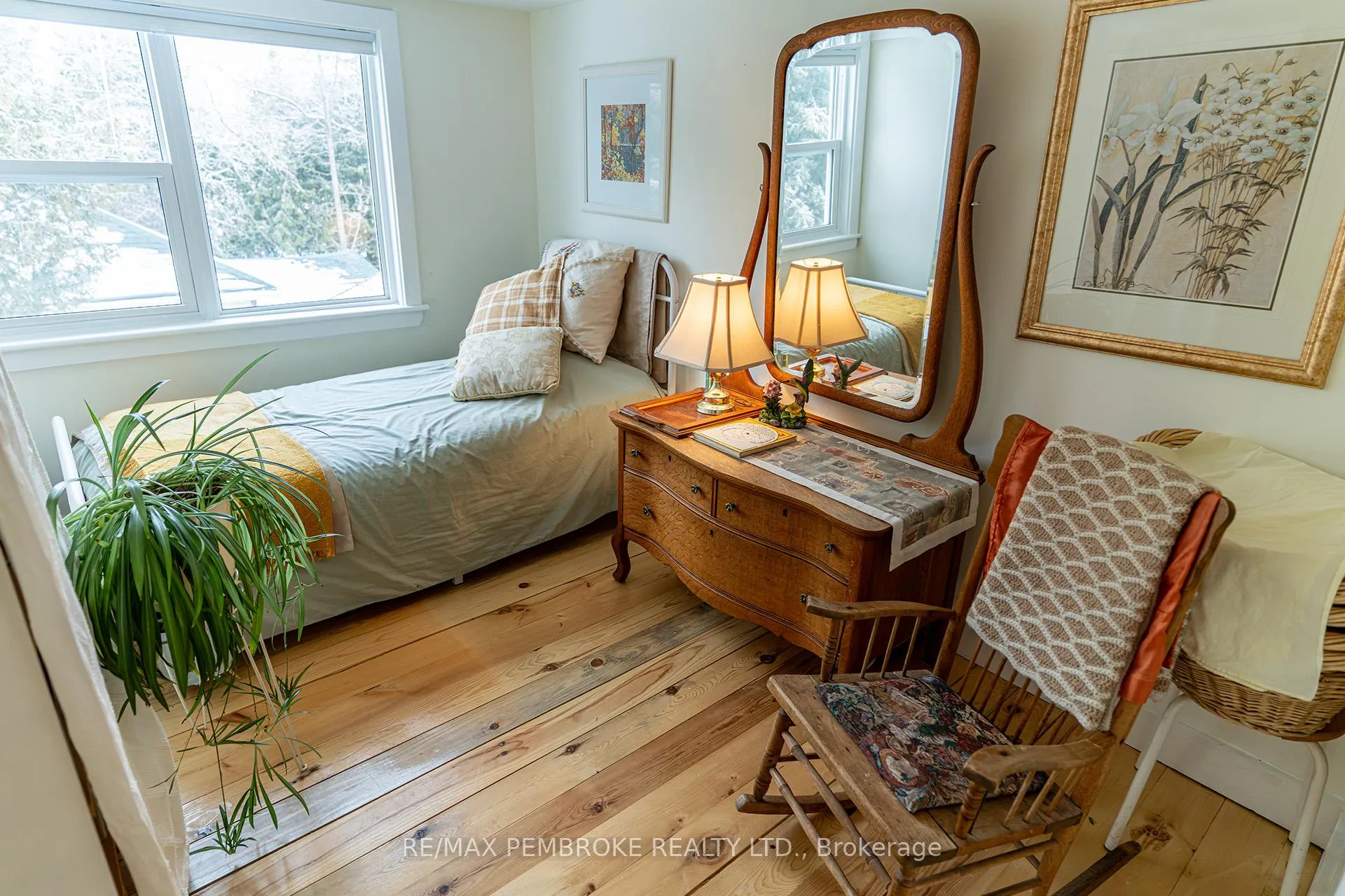 Photo 23 of 563 Perth Street, Pembroke — HOMEH