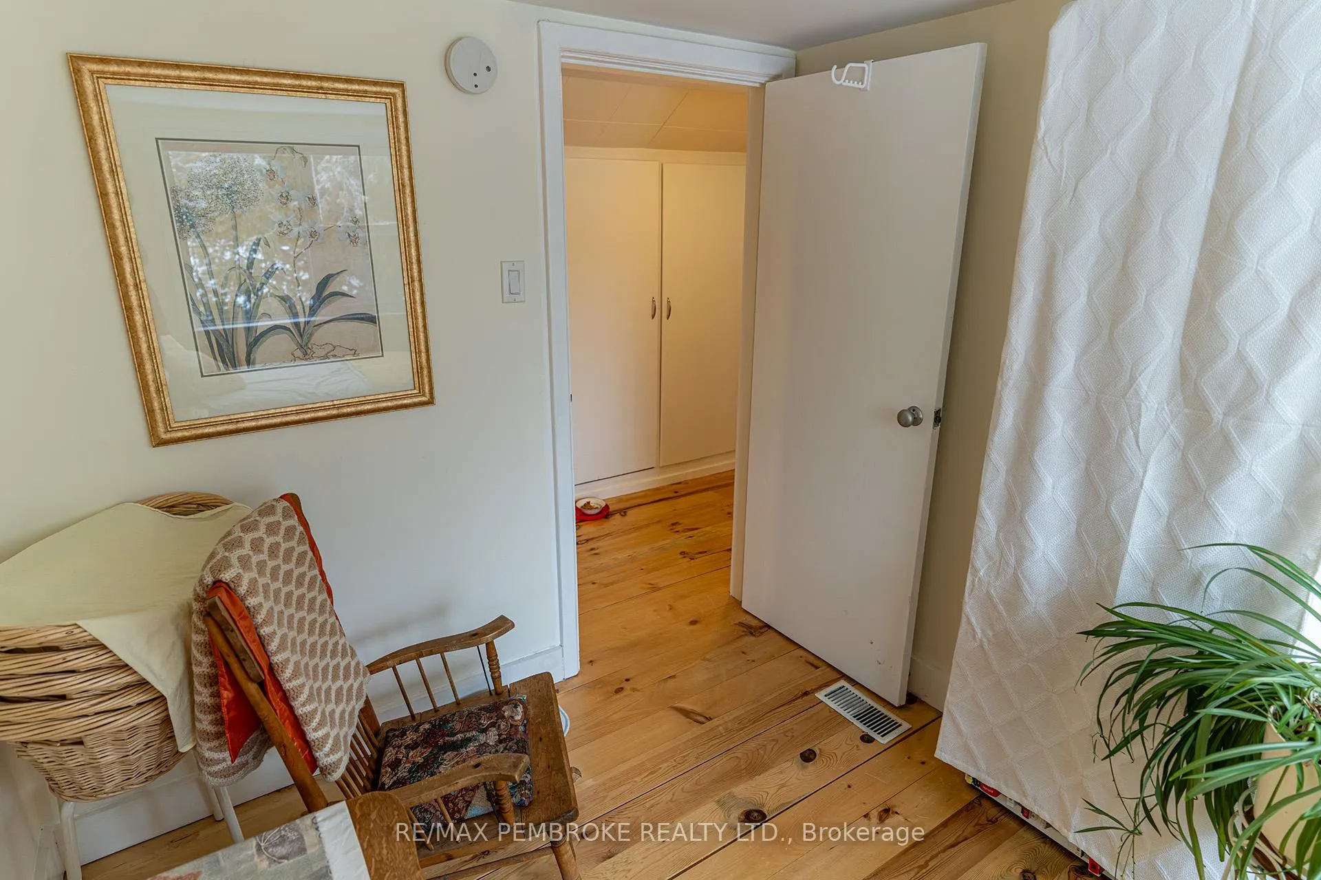 Photo 24 of 563 Perth Street, Pembroke — HOMEH