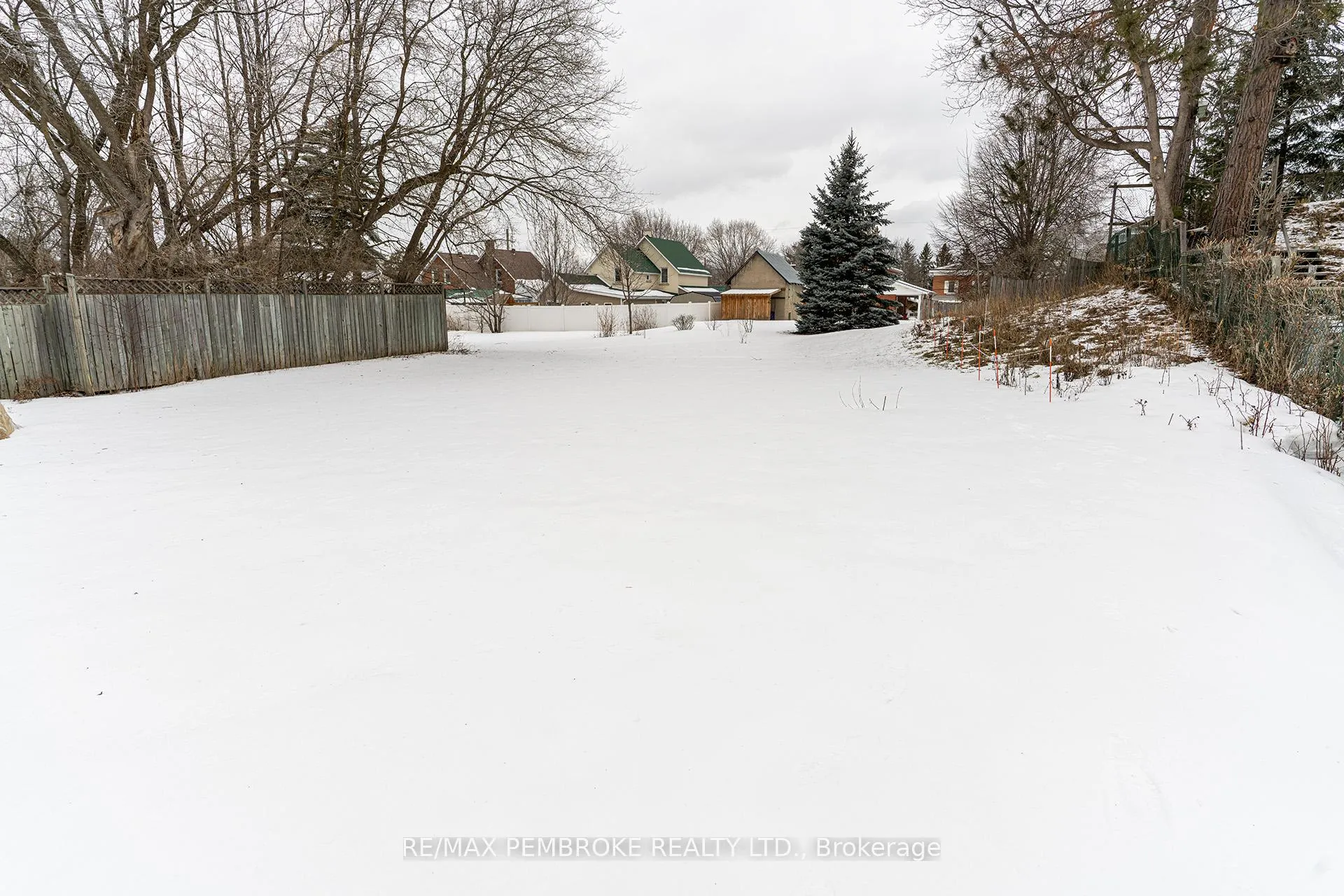 Photo 37 of 563 Perth Street, Pembroke — HOMEH