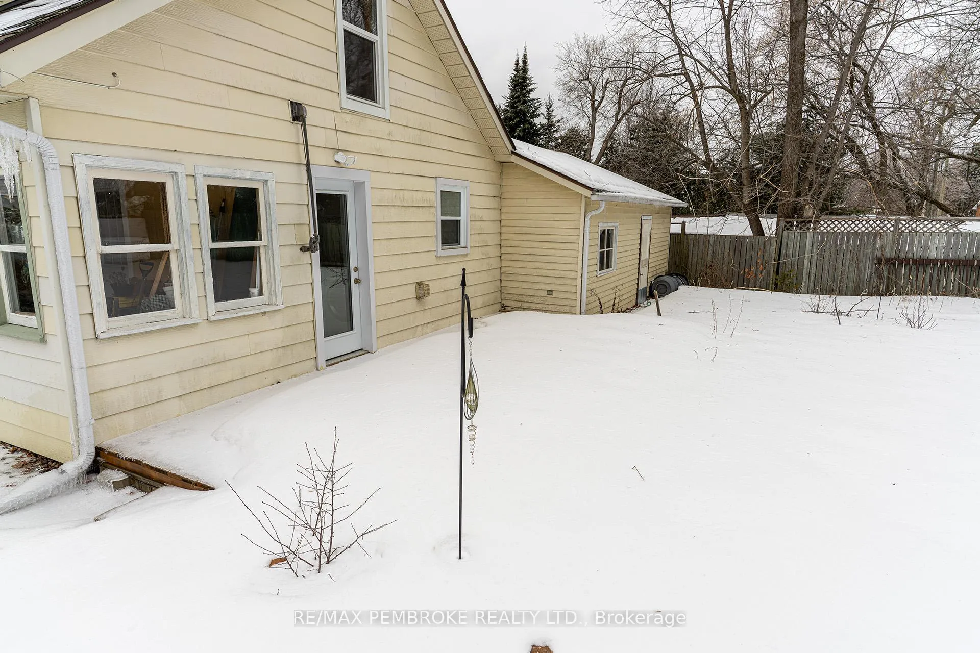 Photo 39 of 563 Perth Street, Pembroke — HOMEH