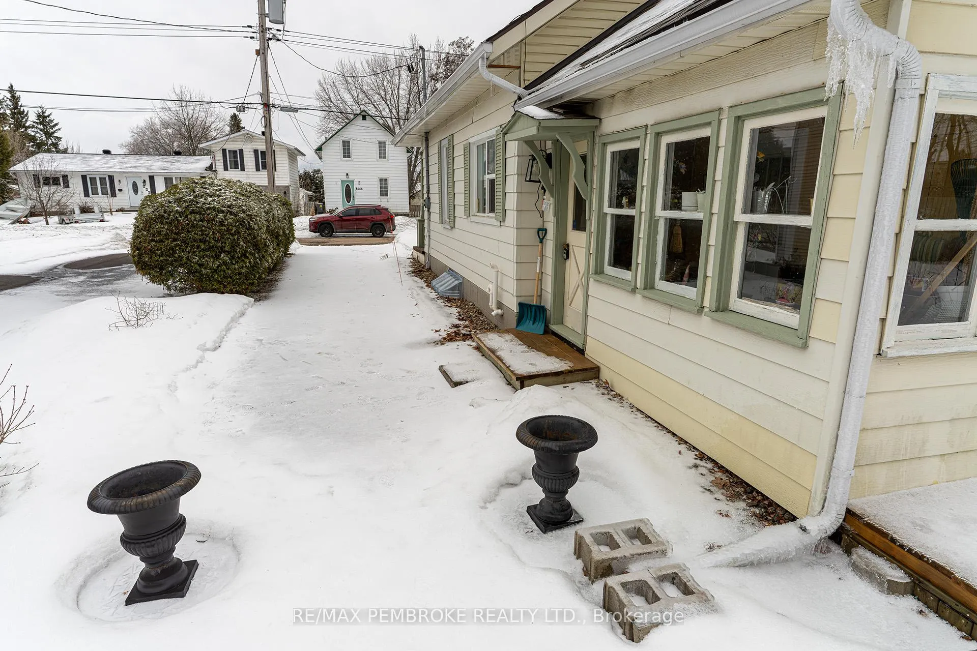 Photo 40 of 563 Perth Street, Pembroke — HOMEH