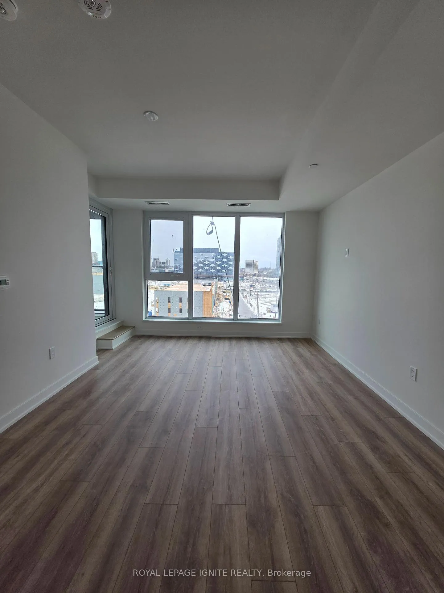 Photo 7 of 5 Quarrington Lane, North York, Banbury-Don Mills — HOMEH