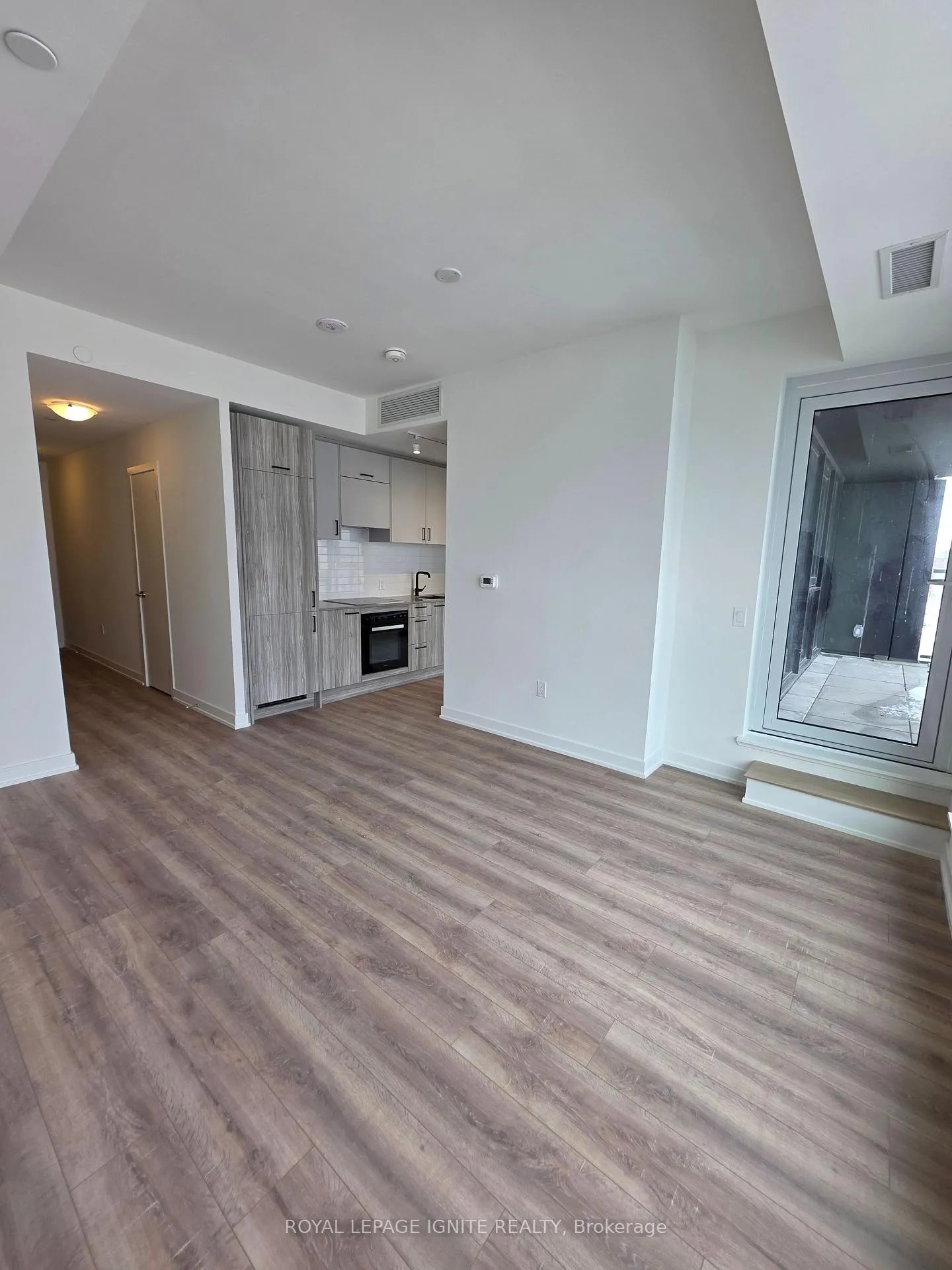 Photo 8 of 5 Quarrington Lane, North York, Banbury-Don Mills — HOMEH