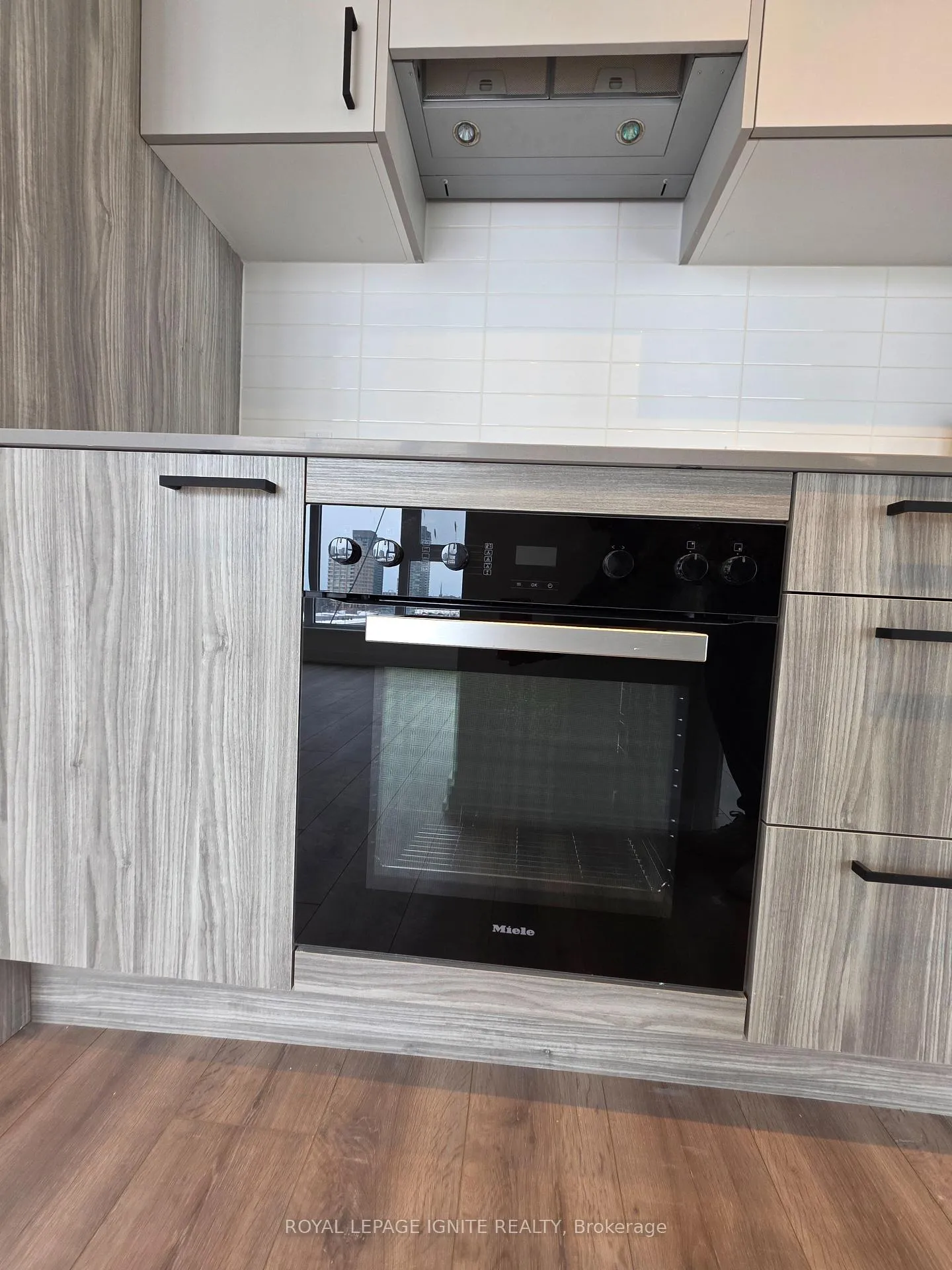 Photo 12 of 5 Quarrington Lane, North York, Banbury-Don Mills — HOMEH