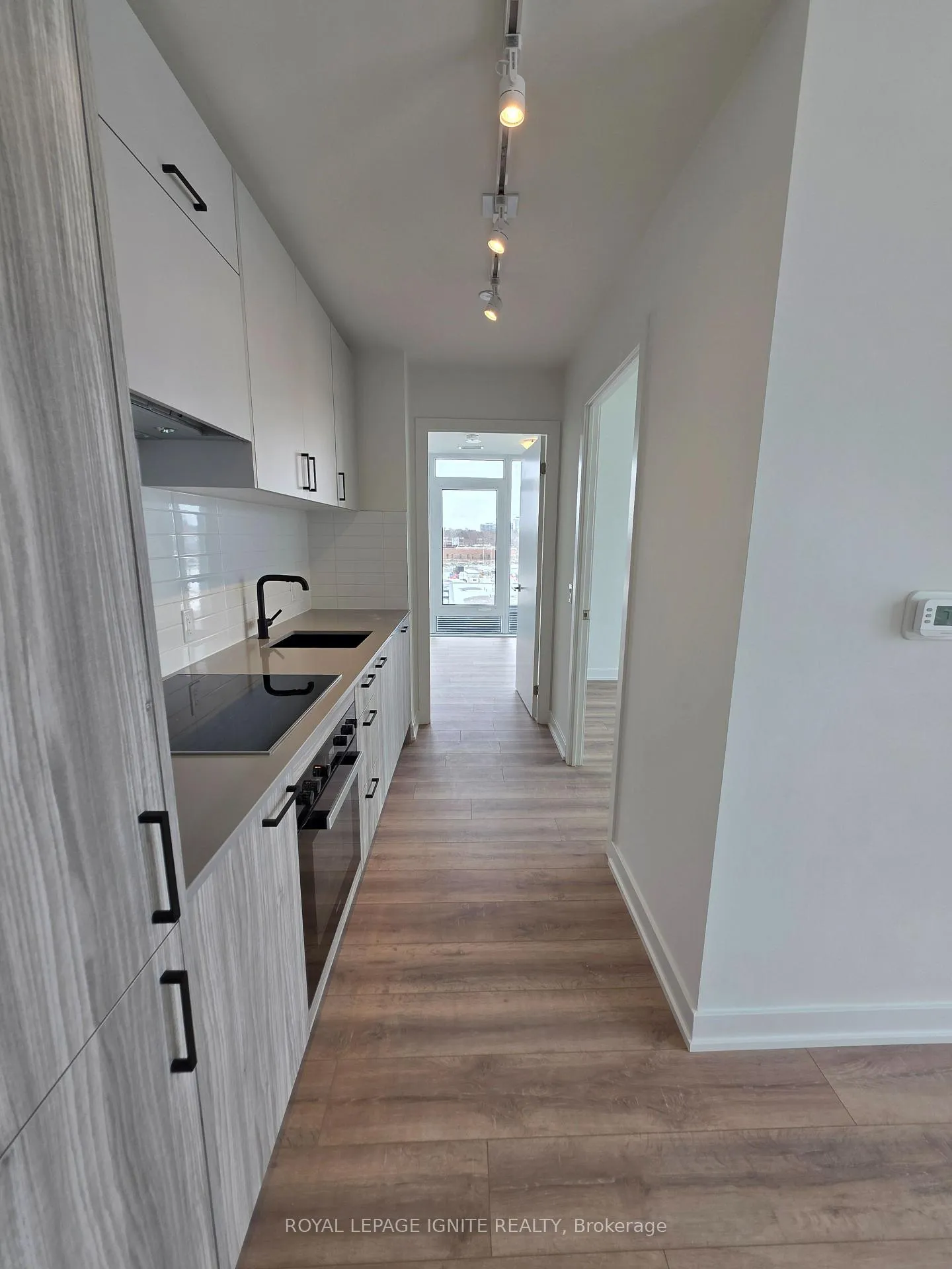 Photo 13 of 5 Quarrington Lane, North York, Banbury-Don Mills — HOMEH