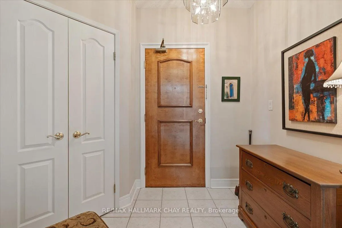 Photo 8 of Unit 1404, 2 Toronto Street, Barrie, City Centre — HOMEH