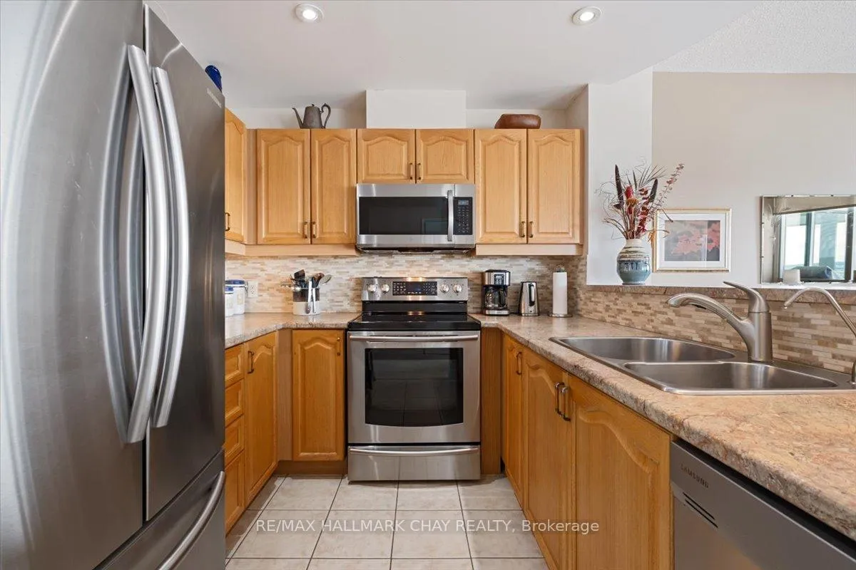 Photo 10 of Unit 1404, 2 Toronto Street, Barrie, City Centre — HOMEH