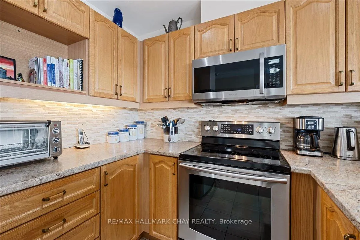 Photo 11 of Unit 1404, 2 Toronto Street, Barrie, City Centre — HOMEH