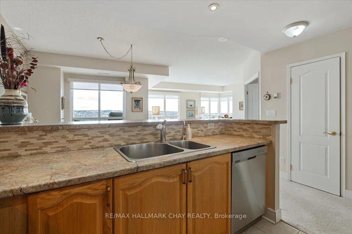 Photo 12 of Unit 1404, 2 Toronto Street, Barrie, City Centre — HOMEH