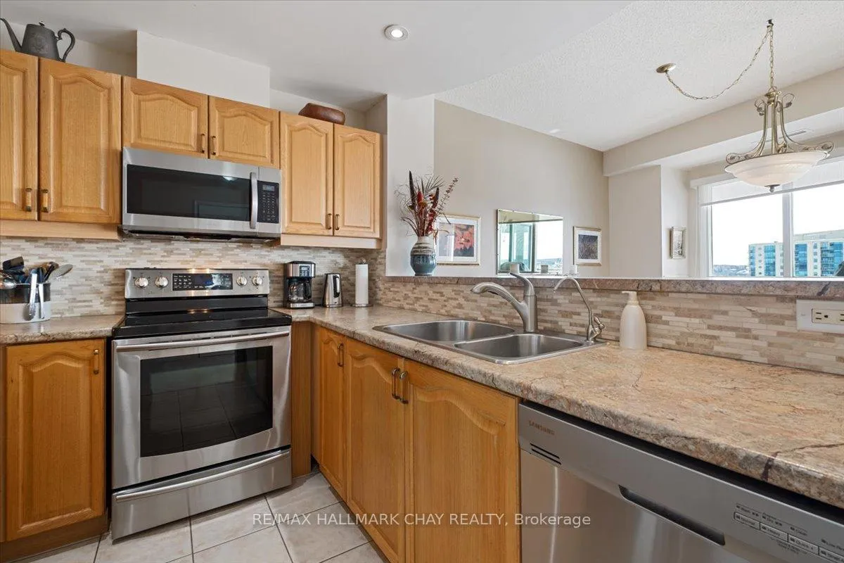Photo 13 of Unit 1404, 2 Toronto Street, Barrie, City Centre — HOMEH