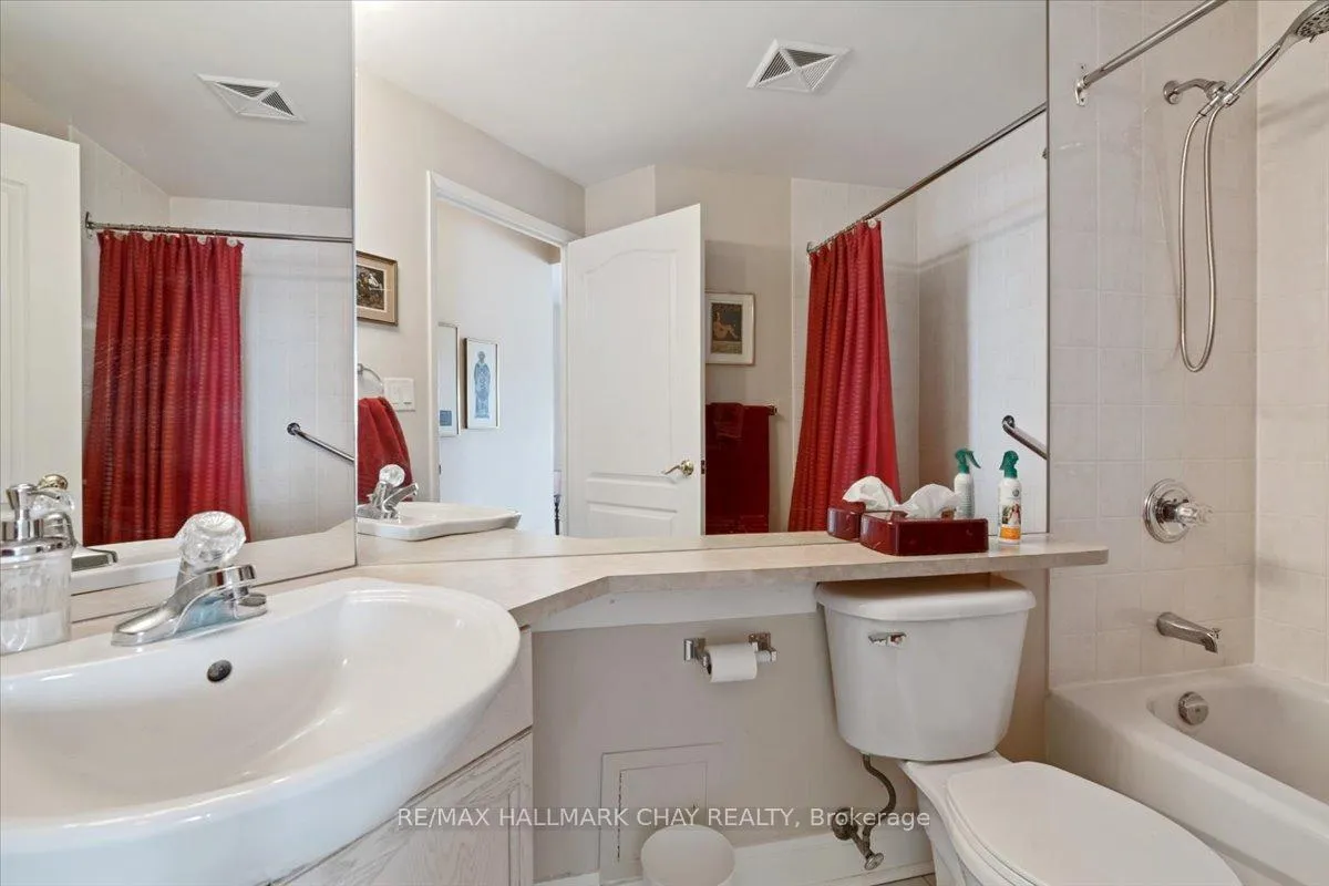 Photo 31 of Unit 1404, 2 Toronto Street, Barrie, City Centre — HOMEH
