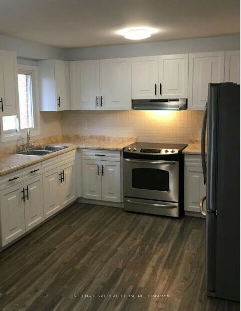 Photo 2 of Unit (Main), 43 Quaker Ridge Road, Vaughan, Glen Shields — HOMEH