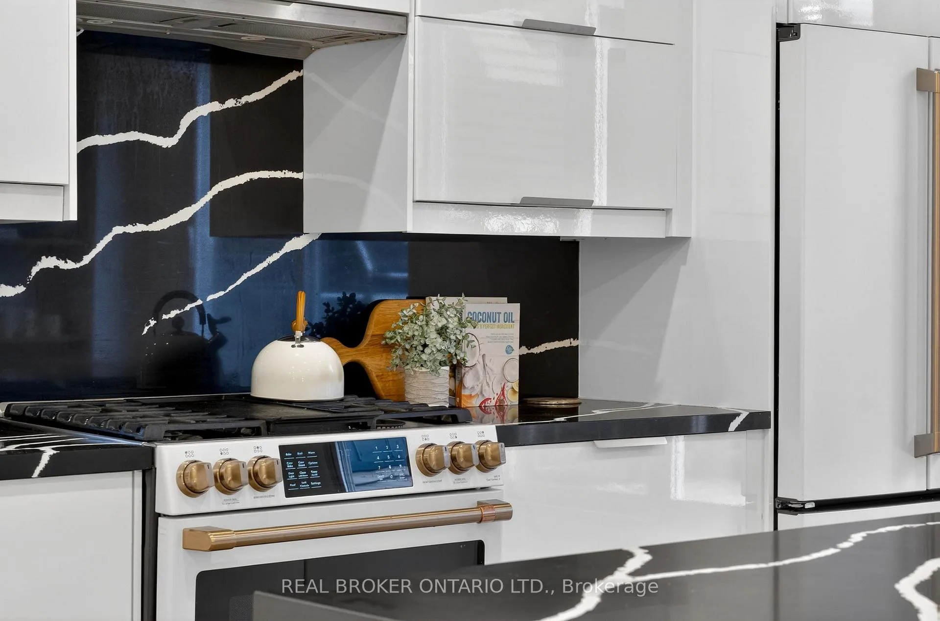 Photo 13 of 143 Parkmount Road, Toronto, Greenwood-Coxwell — HOMEH