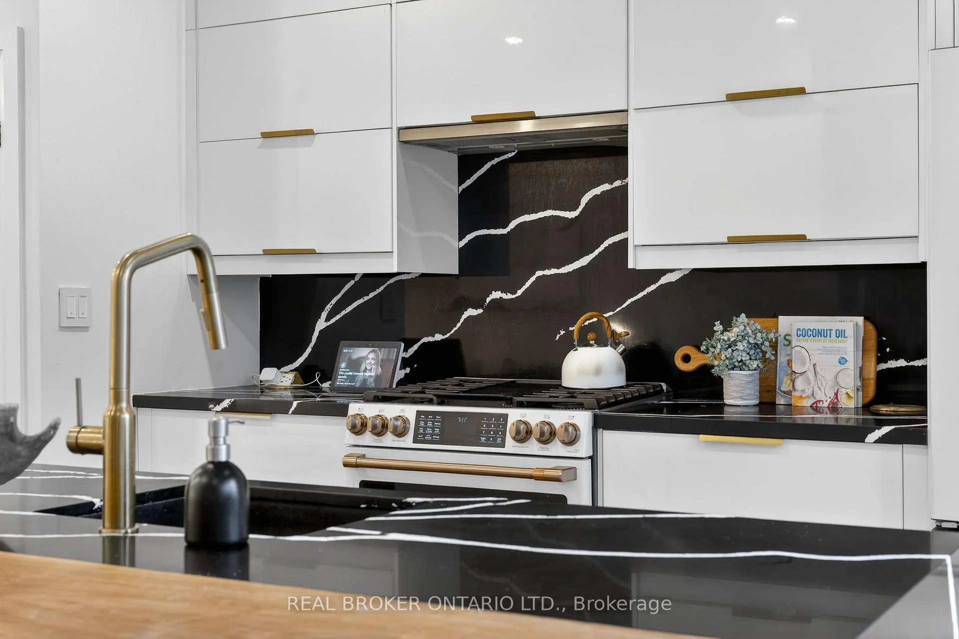 Photo 14 of 143 Parkmount Road, Toronto, Greenwood-Coxwell — HOMEH