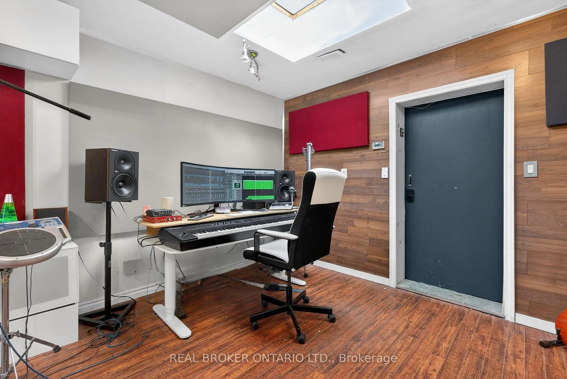 Photo 34 of 143 Parkmount Road, Toronto, Greenwood-Coxwell — HOMEH