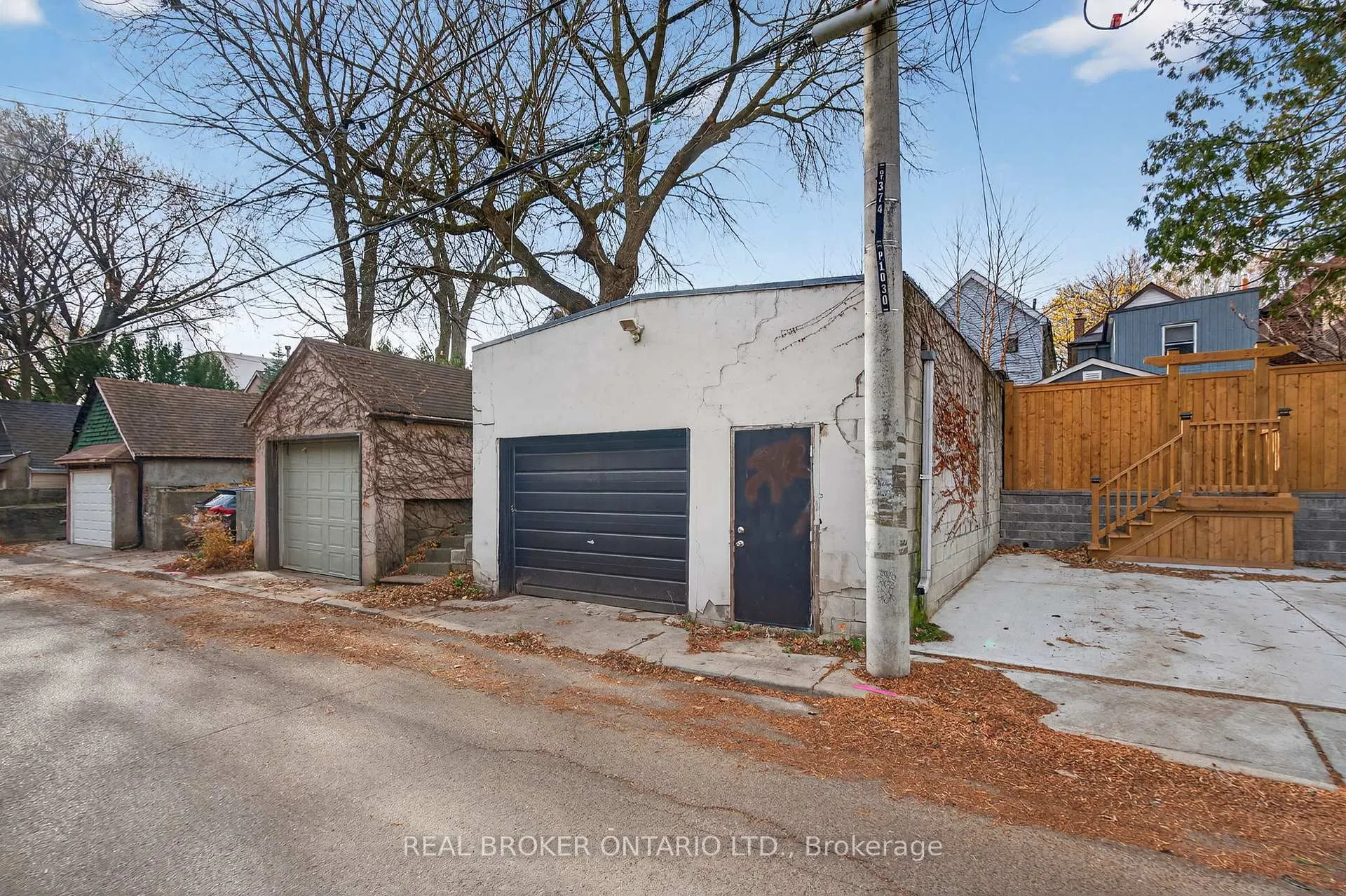 Photo 38 of 143 Parkmount Road, Toronto, Greenwood-Coxwell — HOMEH