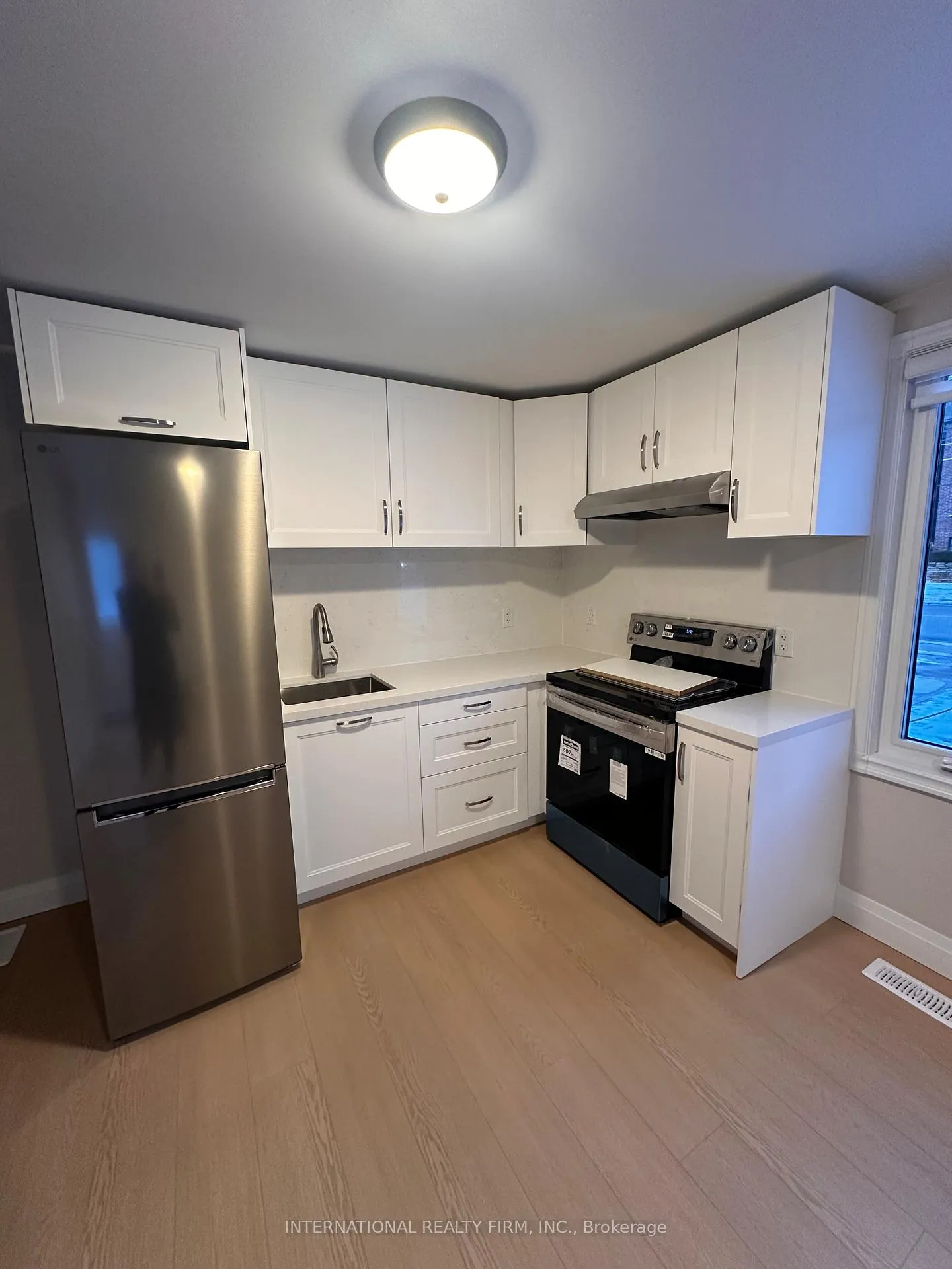 Photo 2 of Unit (Front), 8326 Kipling Avenue, Vaughan, West Woodbridge — HOMEH