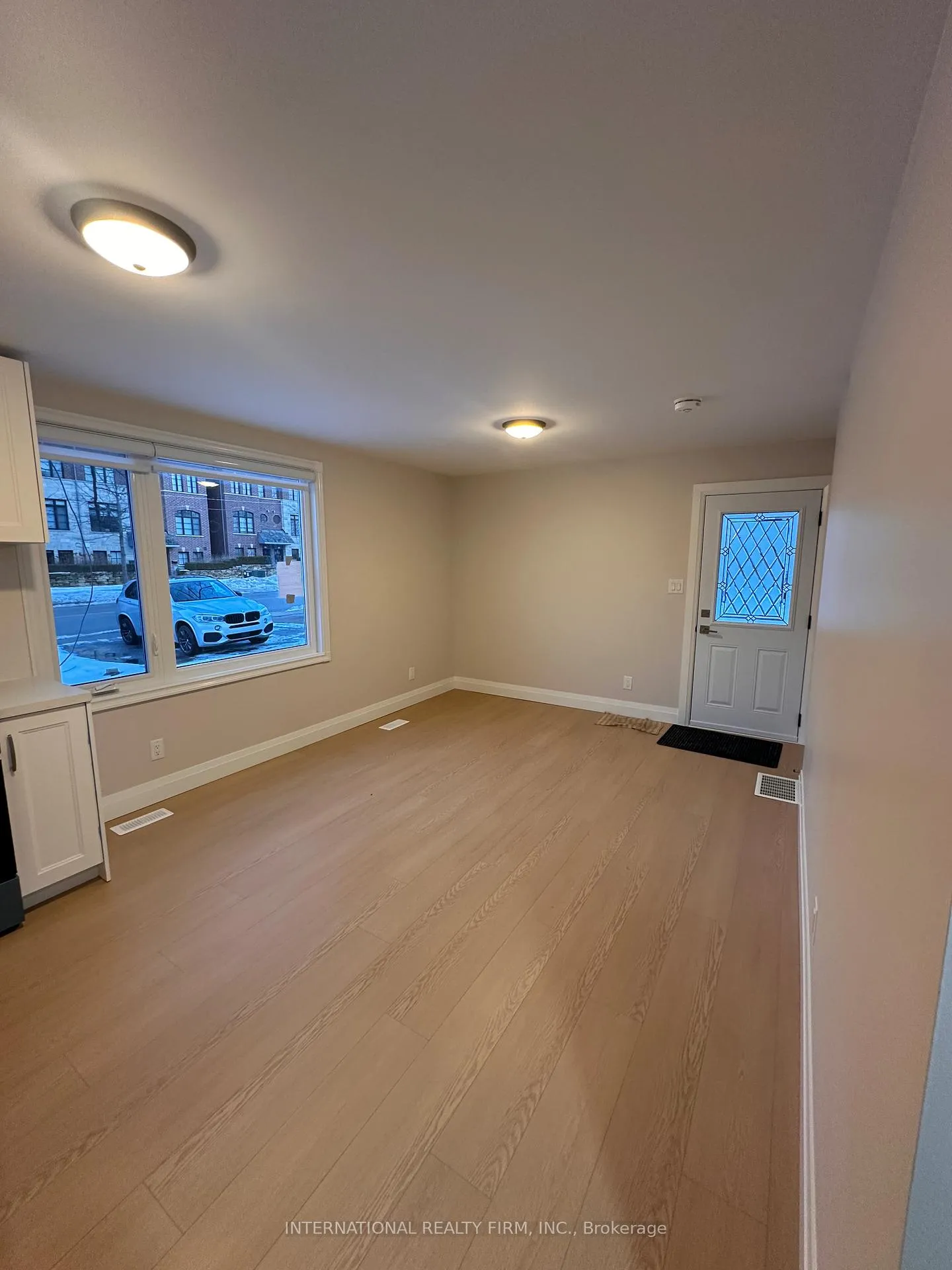 Photo 3 of Unit (Front), 8326 Kipling Avenue, Vaughan, West Woodbridge — HOMEH