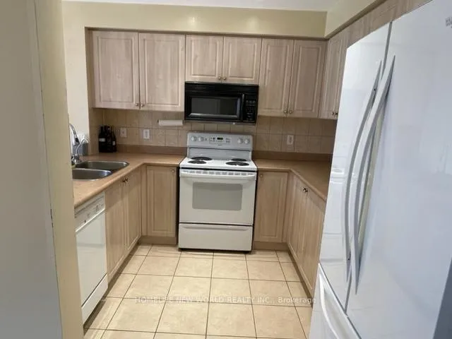 Photo 5 of 103 Cadillac Crescent, Brampton, Fletcher's Meadow — HOMEH