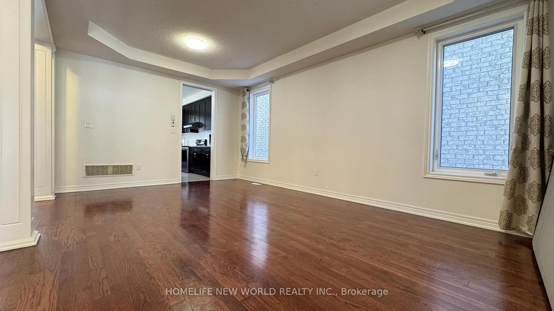 Photo 4 of 38 Roy Harper Avenue, Aurora, Rural Aurora — HOMEH