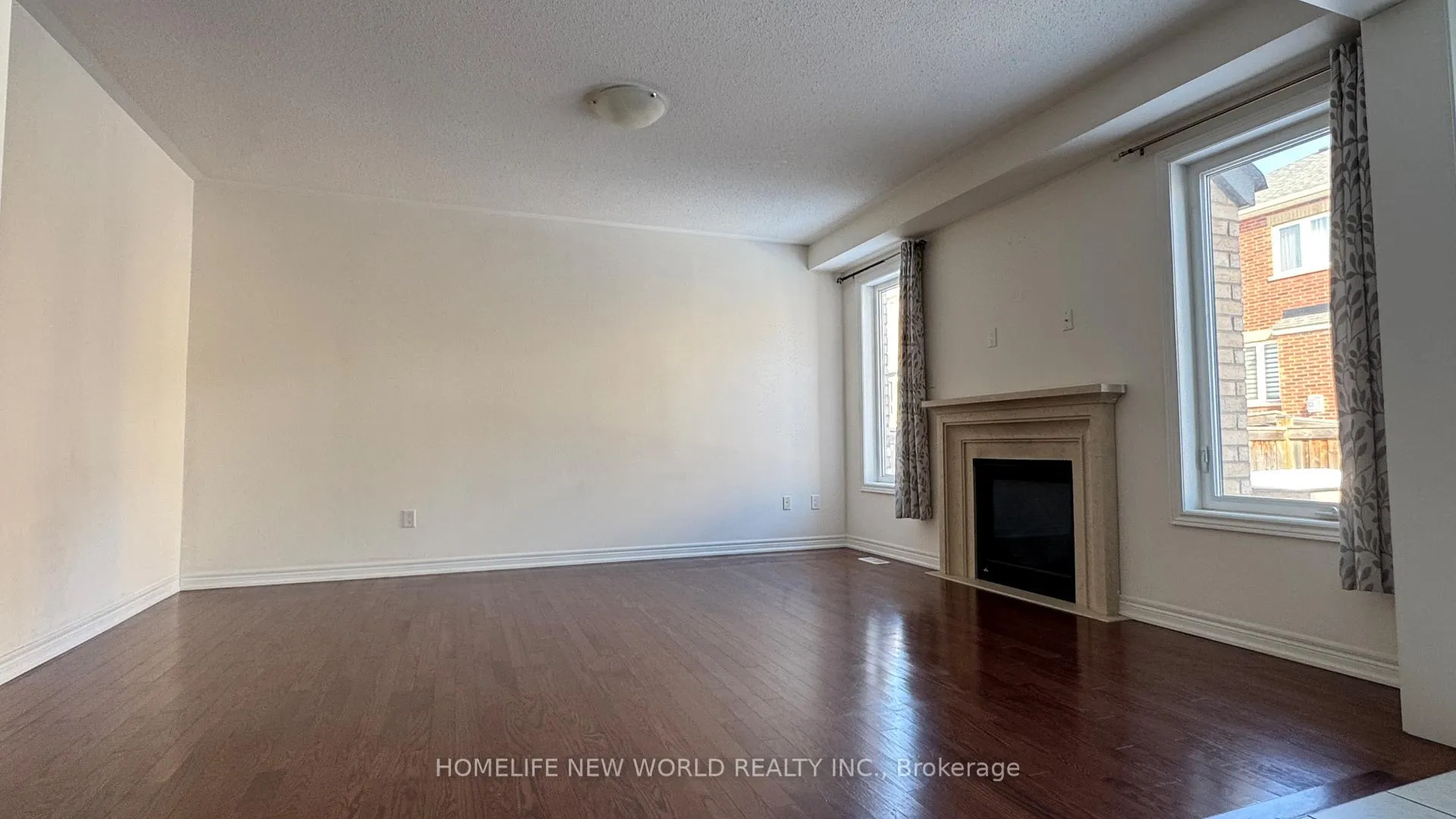 Photo 11 of 38 Roy Harper Avenue, Aurora, Rural Aurora — HOMEH