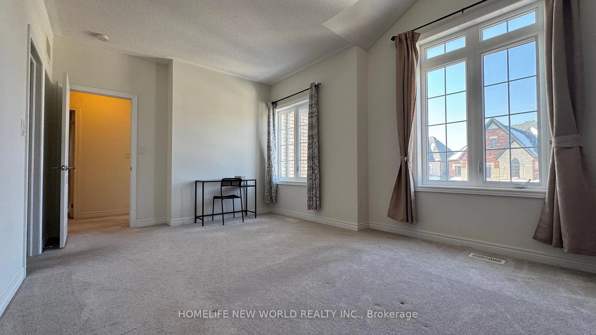 Photo 19 of 38 Roy Harper Avenue, Aurora, Rural Aurora — HOMEH