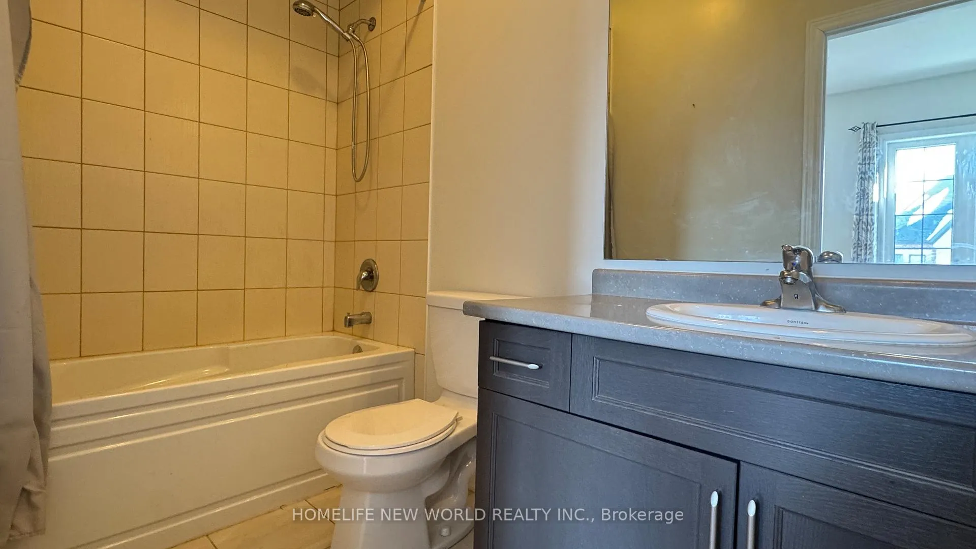 Photo 20 of 38 Roy Harper Avenue, Aurora, Rural Aurora — HOMEH