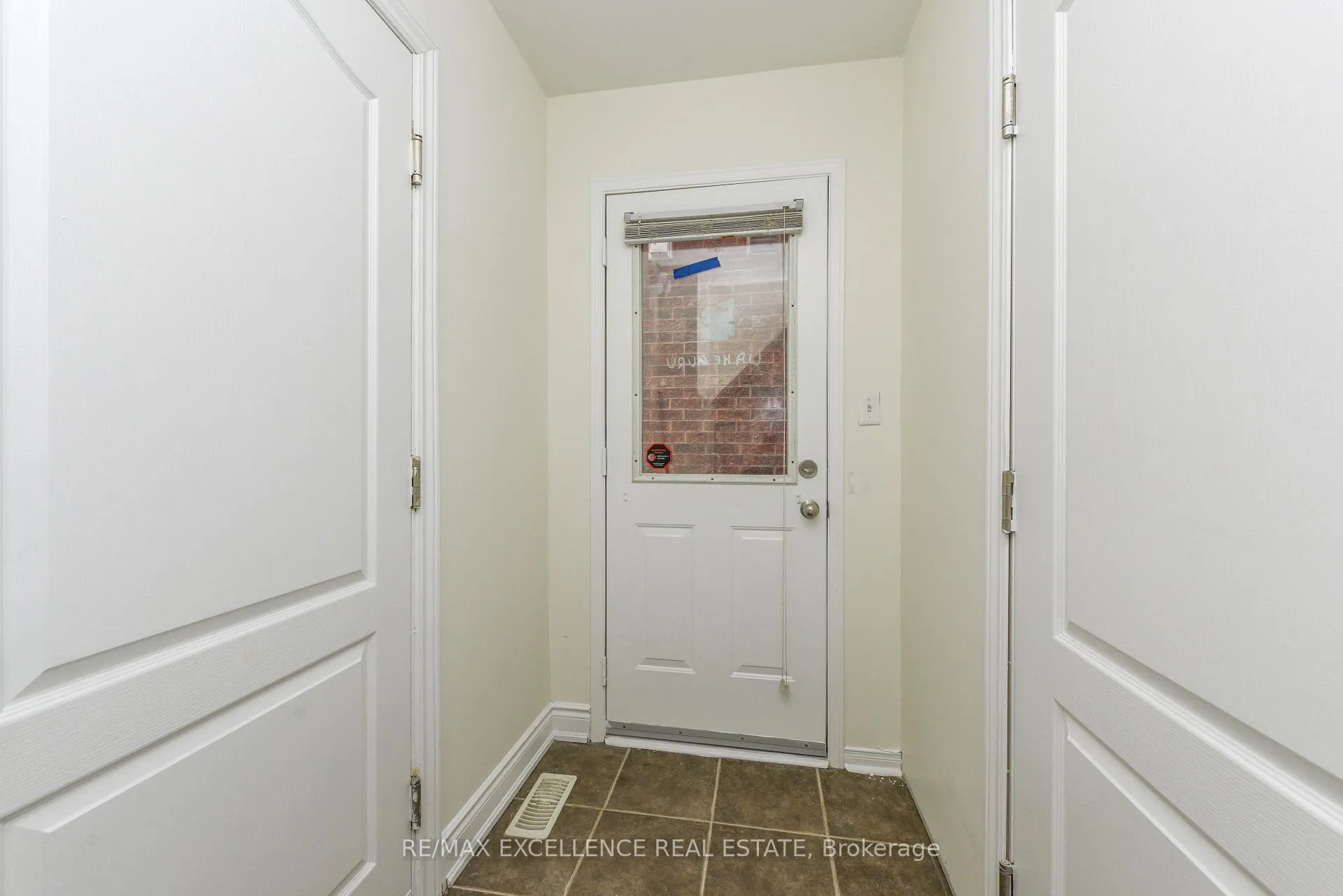 Photo 2 of Unit Basement, 19 Conklin Drive, Brampton, Fletcher's Meadow — HOMEH