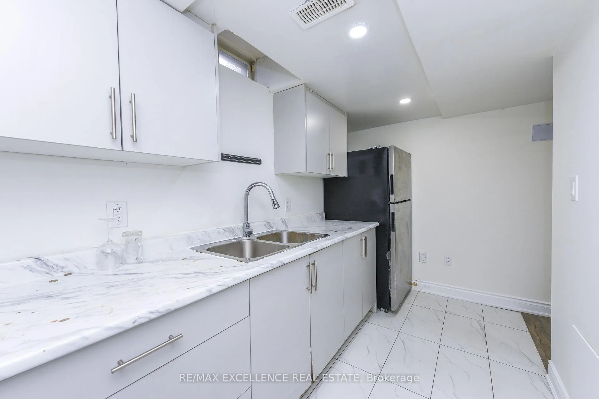 Photo 6 of Unit Basement, 19 Conklin Drive, Brampton, Fletcher's Meadow — HOMEH