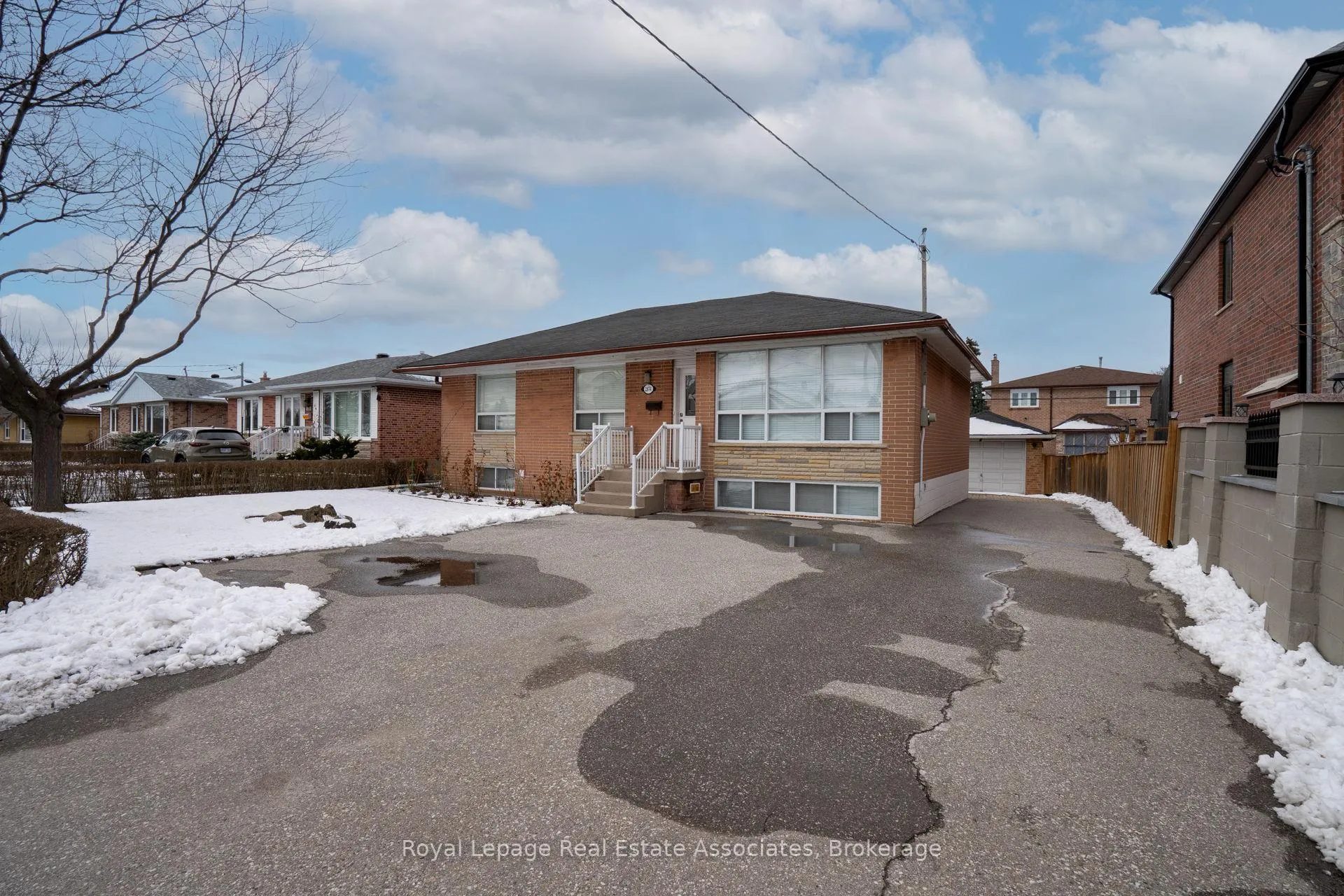 Photo 3 of 2874 Weston Road S, North York, Humberlea-Pelmo Park — HOMEH