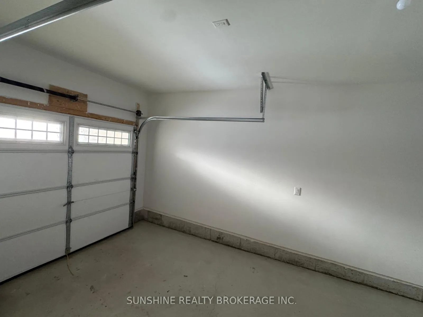 Photo 2 of 104 Azure Drive, Markham, Rural Markham — HOMEH