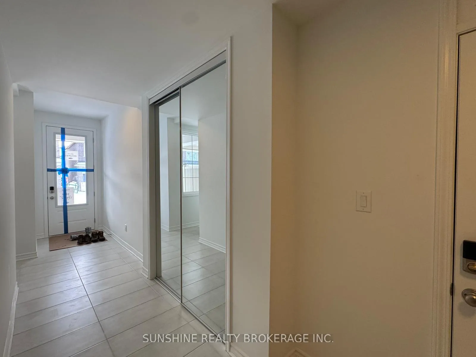 Photo 4 of 104 Azure Drive, Markham, Rural Markham — HOMEH