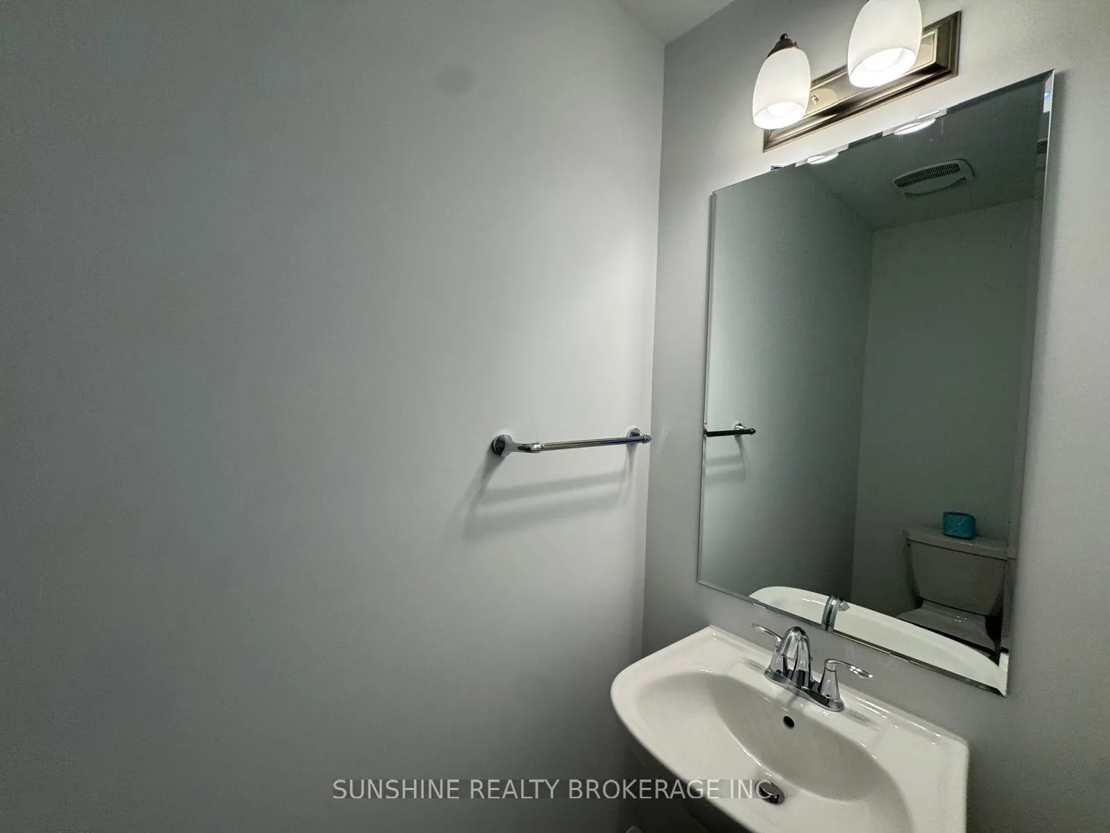 Photo 15 of 104 Azure Drive, Markham, Rural Markham — HOMEH