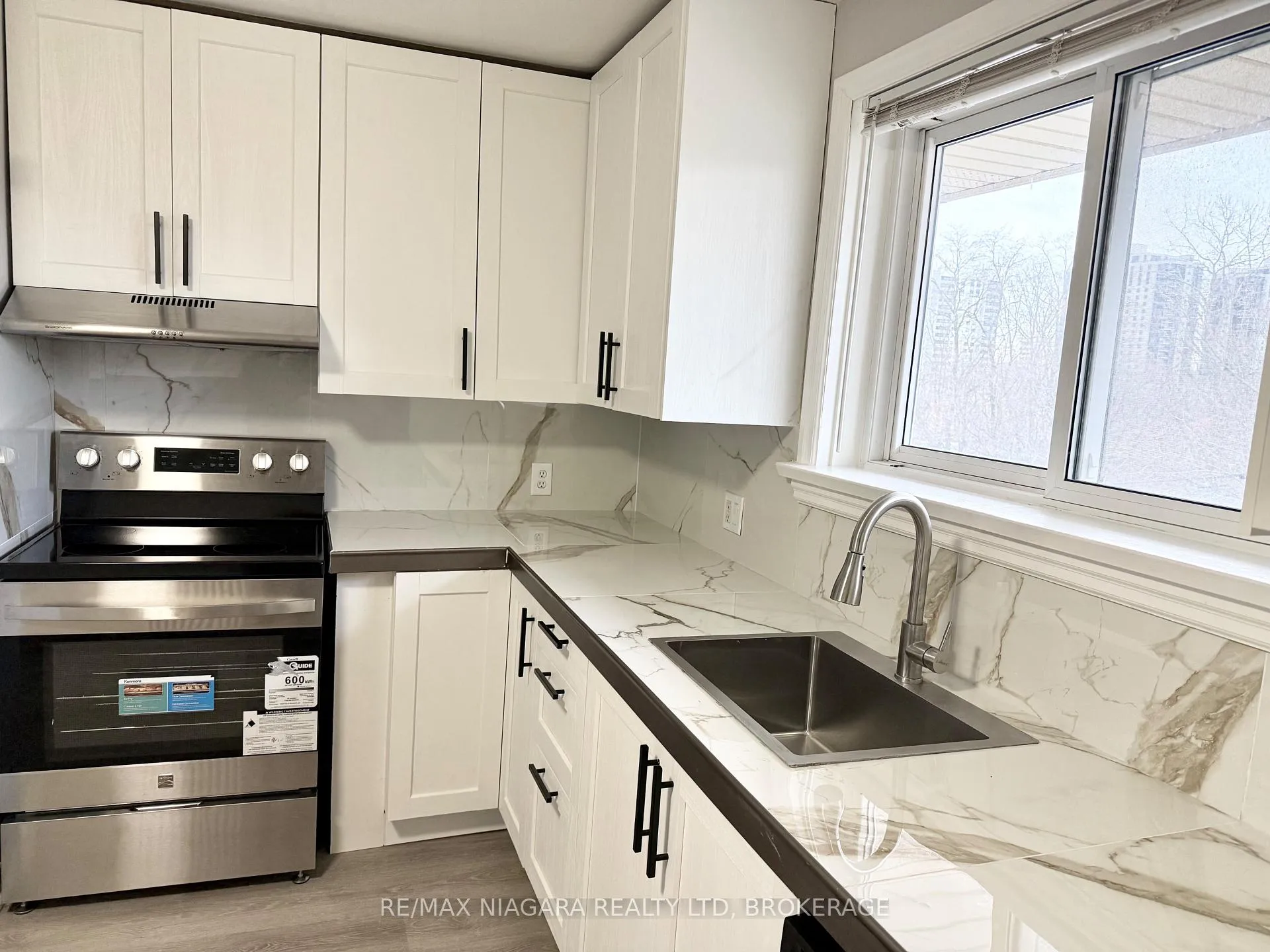 Photo 7 of Unit 1, 9 Riverview Boulevard, St. Catharines, Glendale/Glenridge — HOMEH